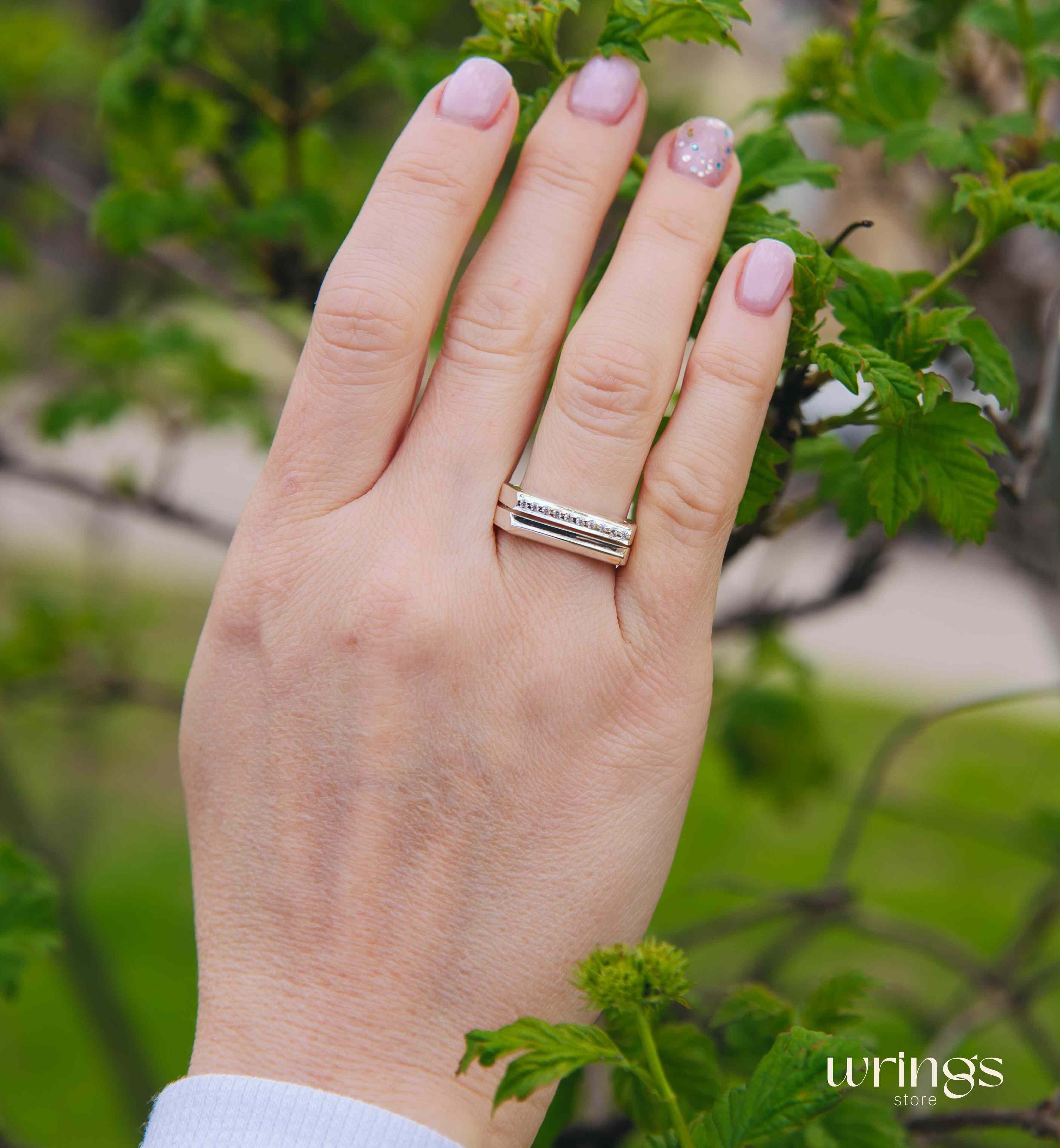 Grooved Geometric Silver Signet Ring with White Stones