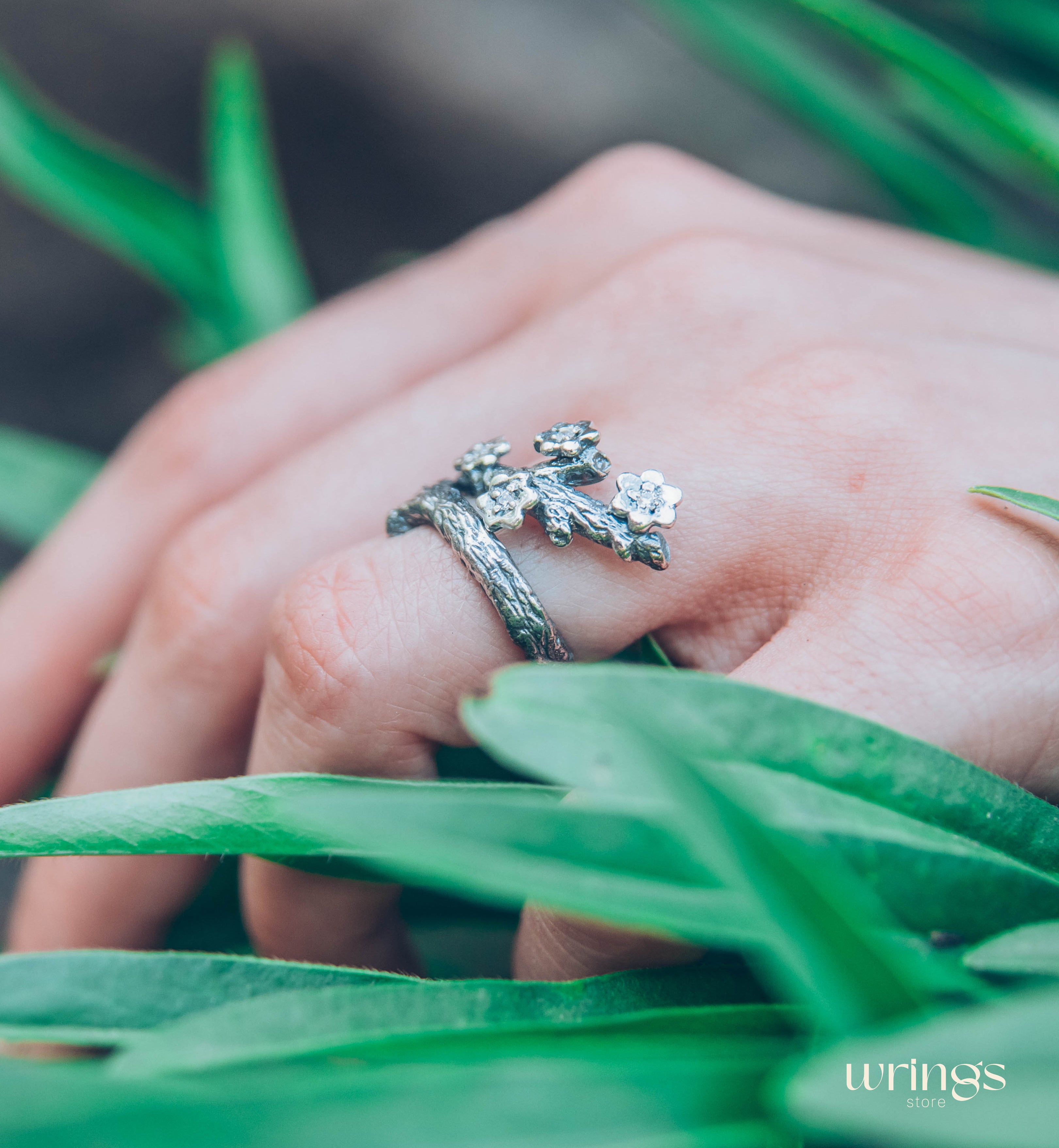Daisy Flowers with Gems on a Silver Branch Frolal Ring