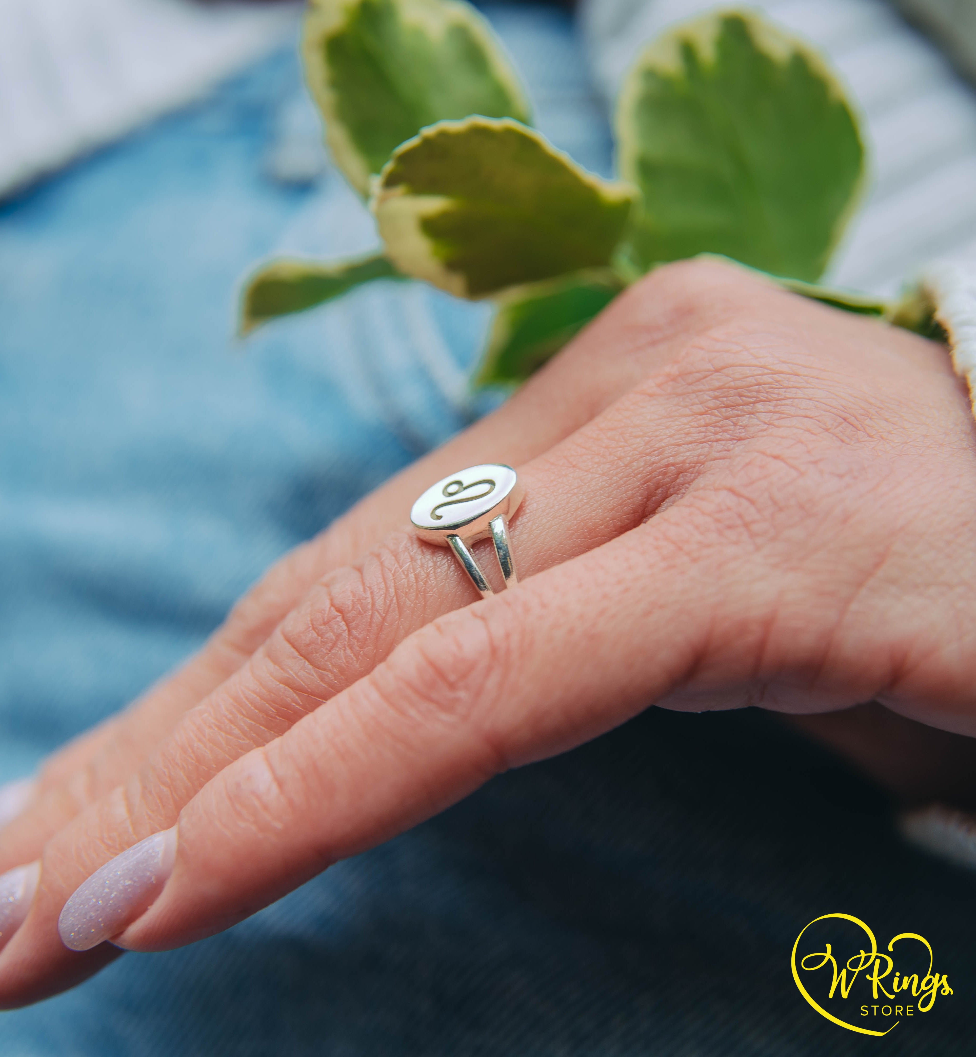 Oval shape Leo Signet Ring with Split Shank in Silver