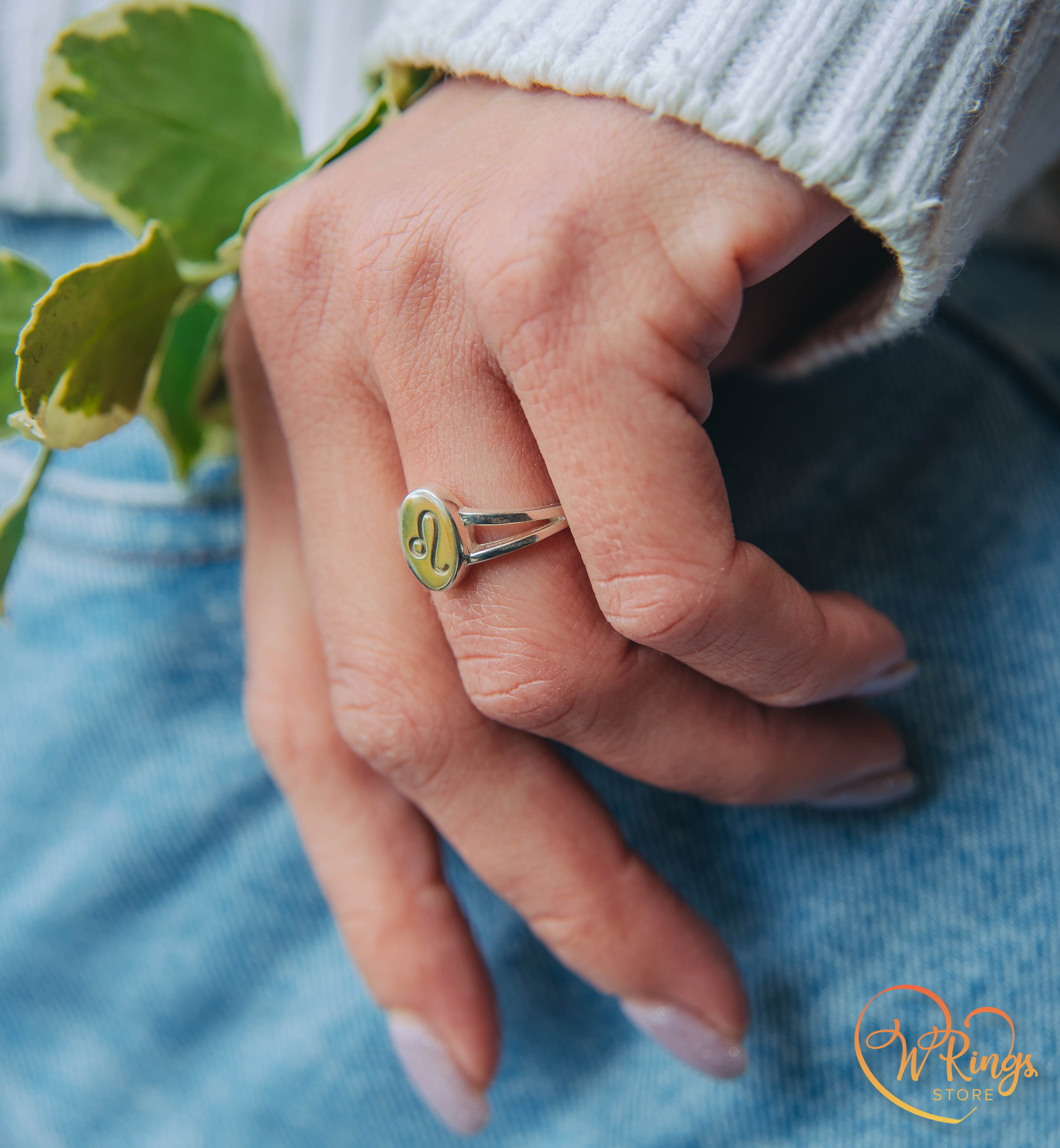 Oval shape Leo Signet Ring with Split Shank in Silver