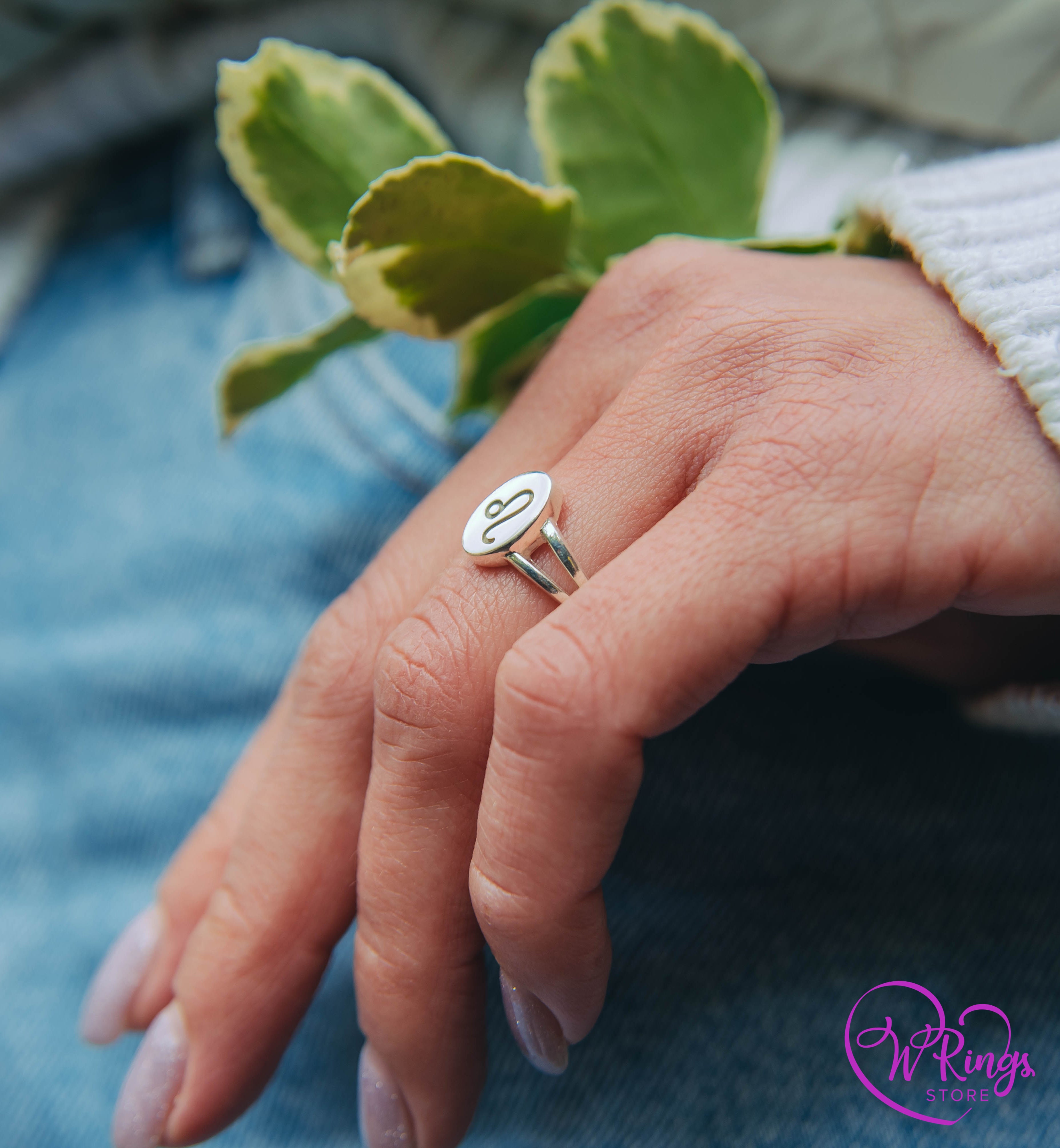 Oval shape Leo Signet Ring with Split Shank in Silver