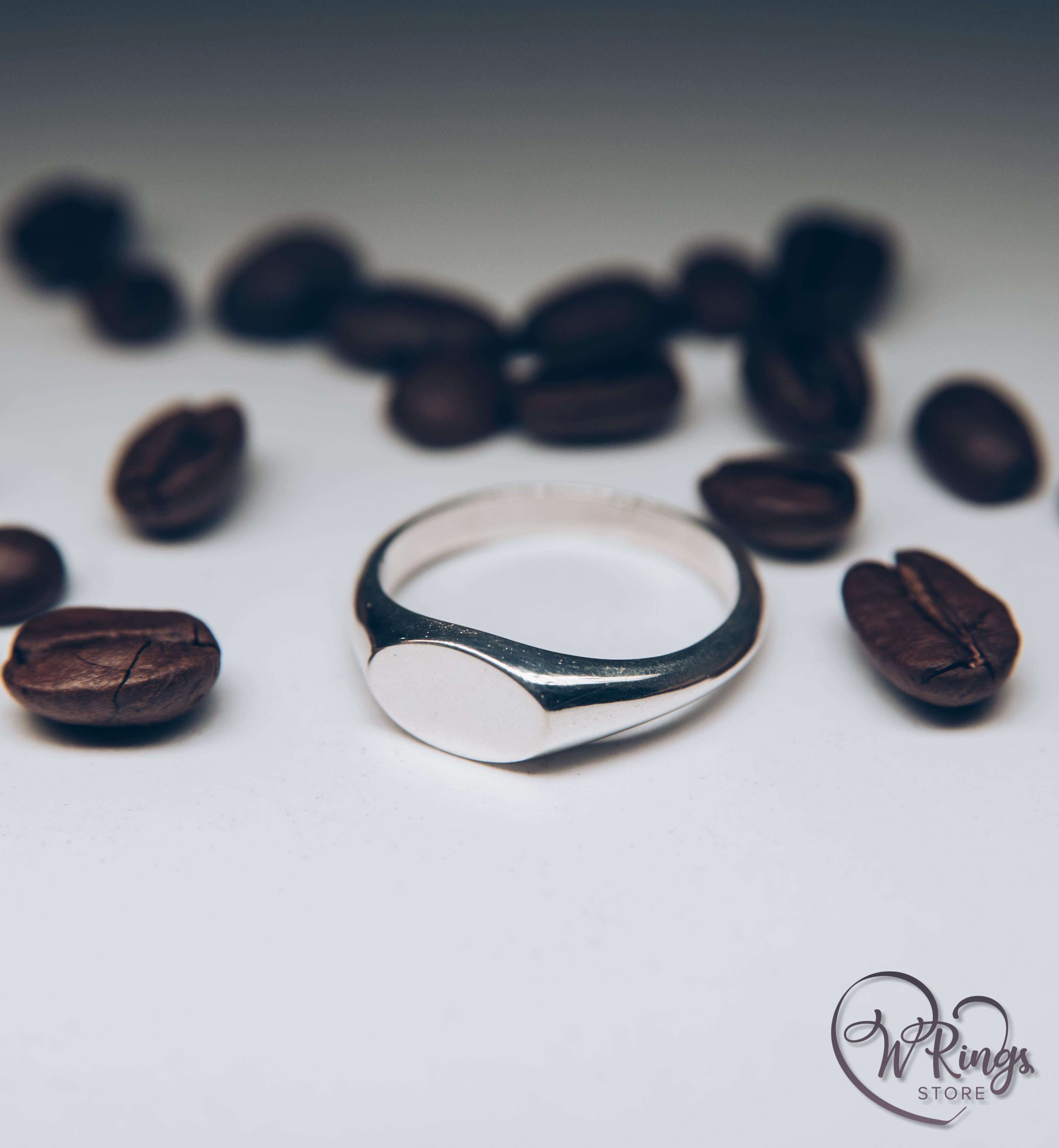 Smallest Size Blank Landscape Oval Signet Ring in Sterling Silver