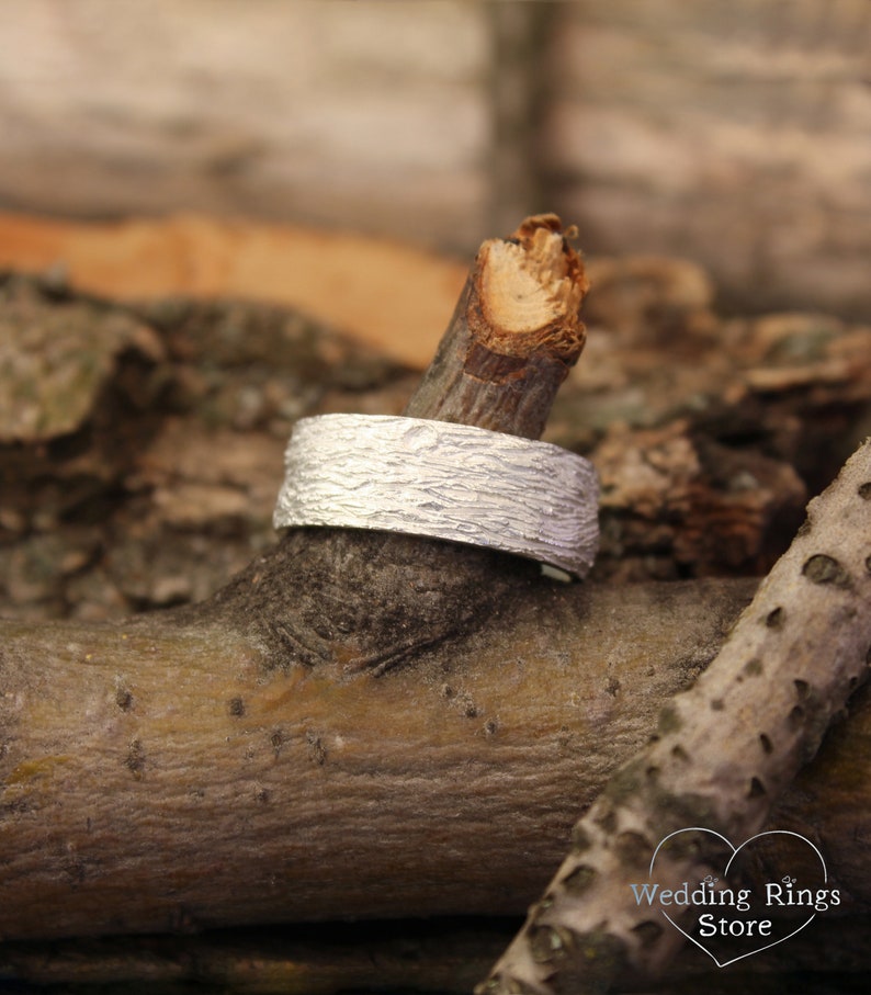 Men's Silver Woodgrain and Rustic Style durable Wedding Band