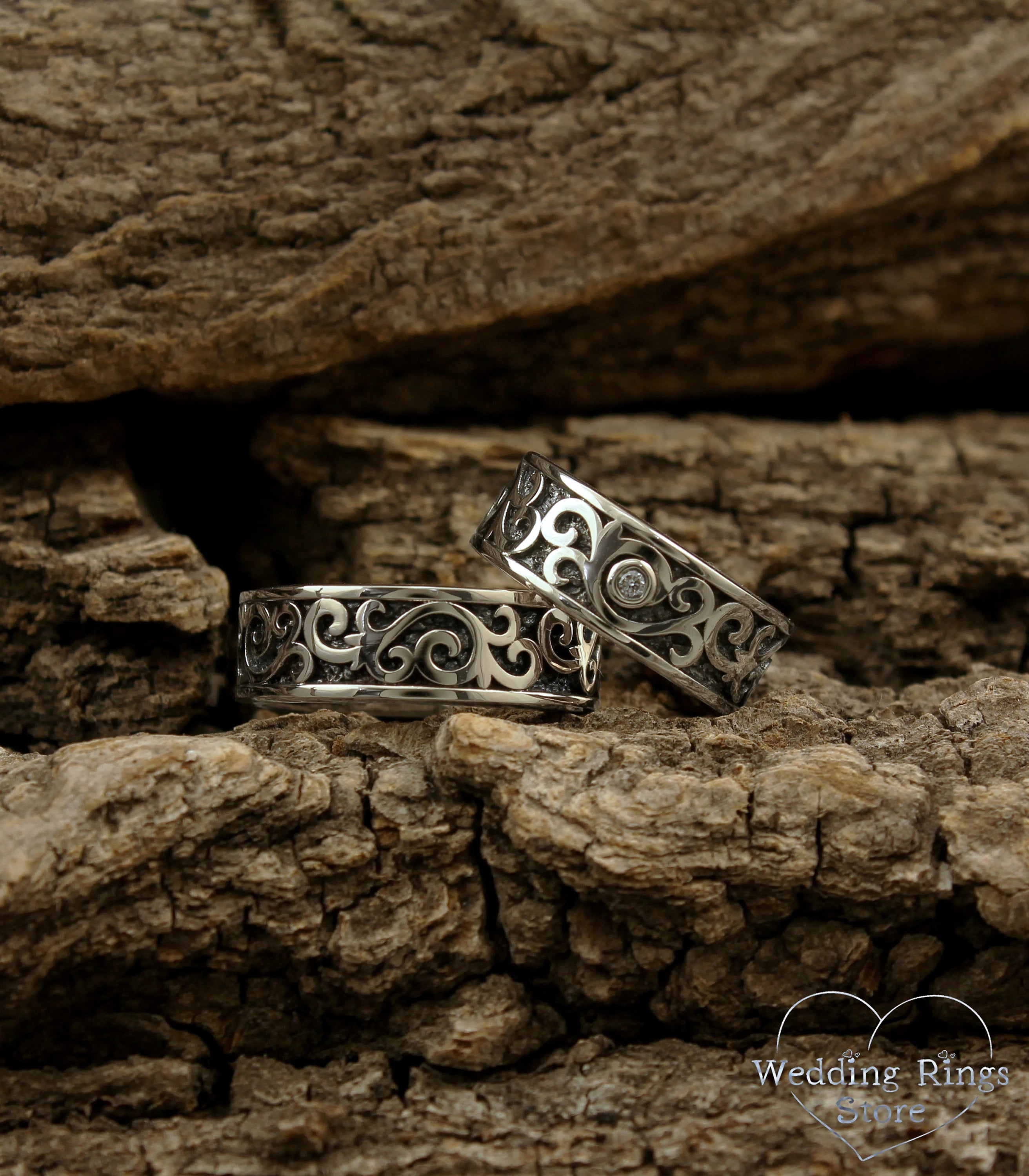 Unique Vine textured Wedding Rings Set with Diamond