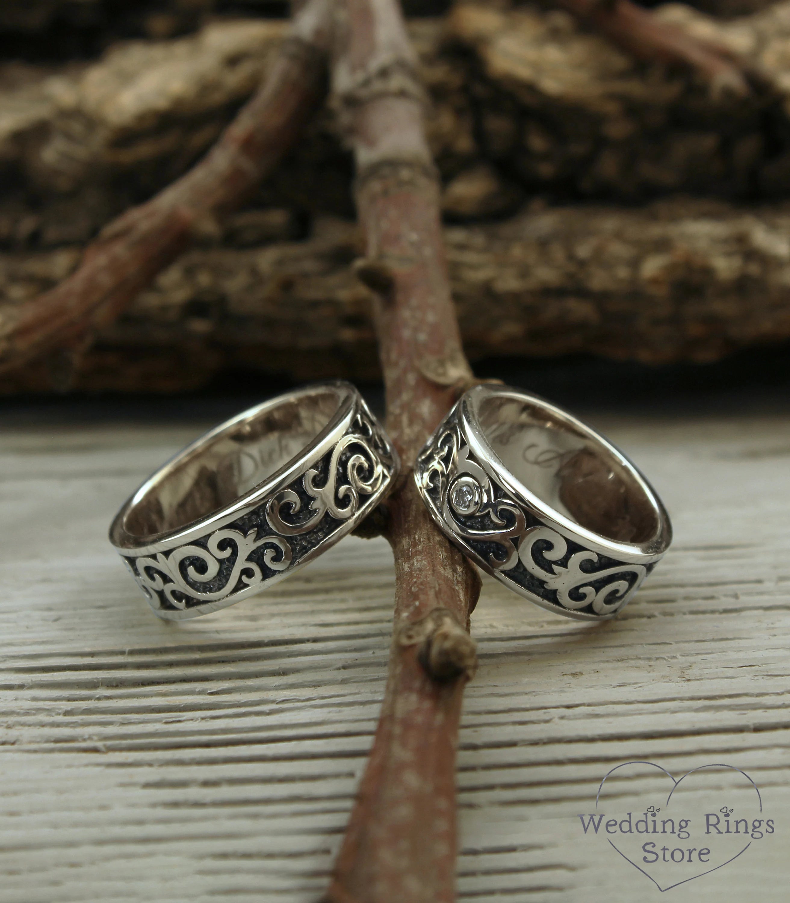 Unique Vine textured Wedding Rings Set with Diamond