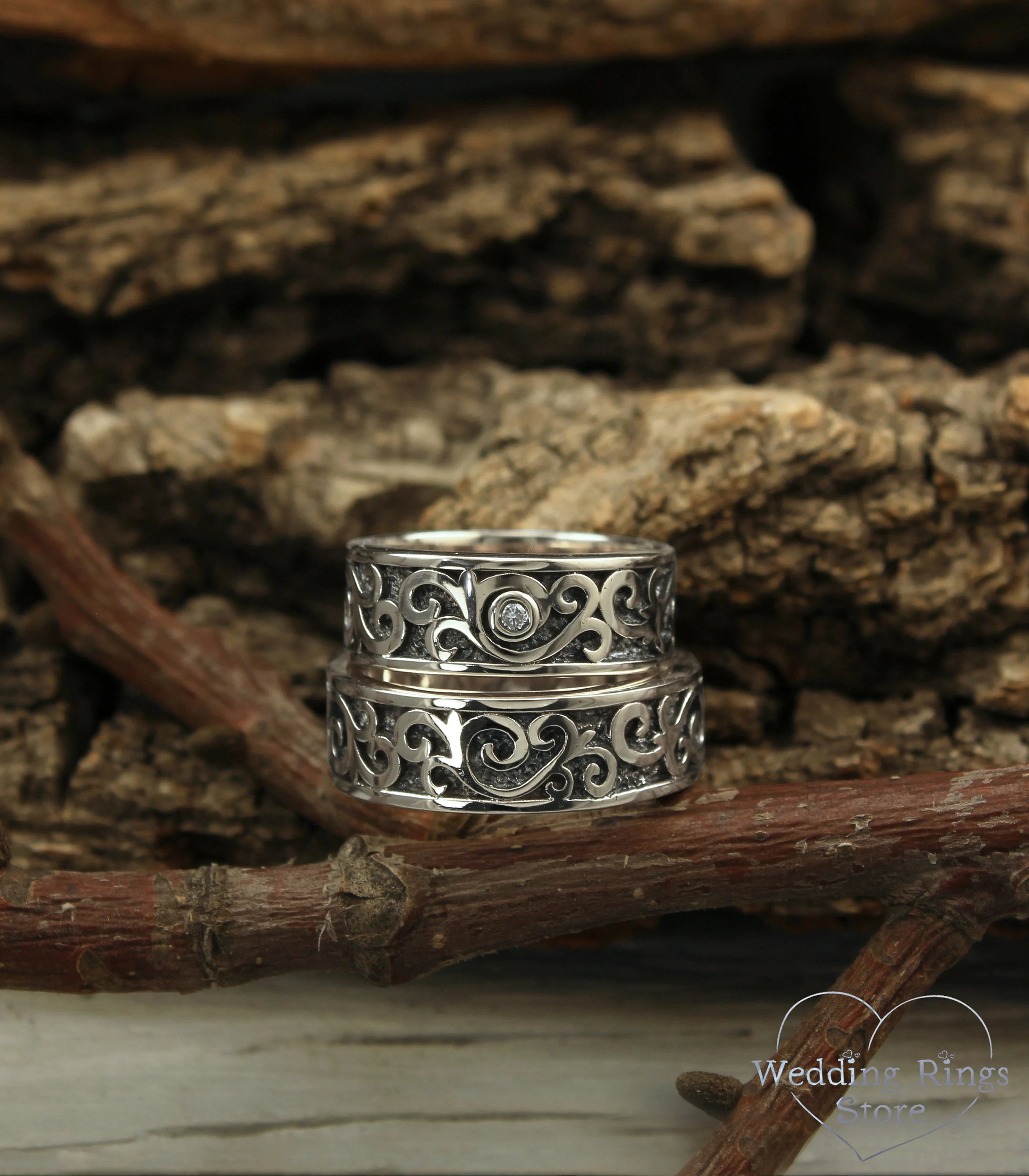 Unique Vine textured Wedding Rings Set with Diamond