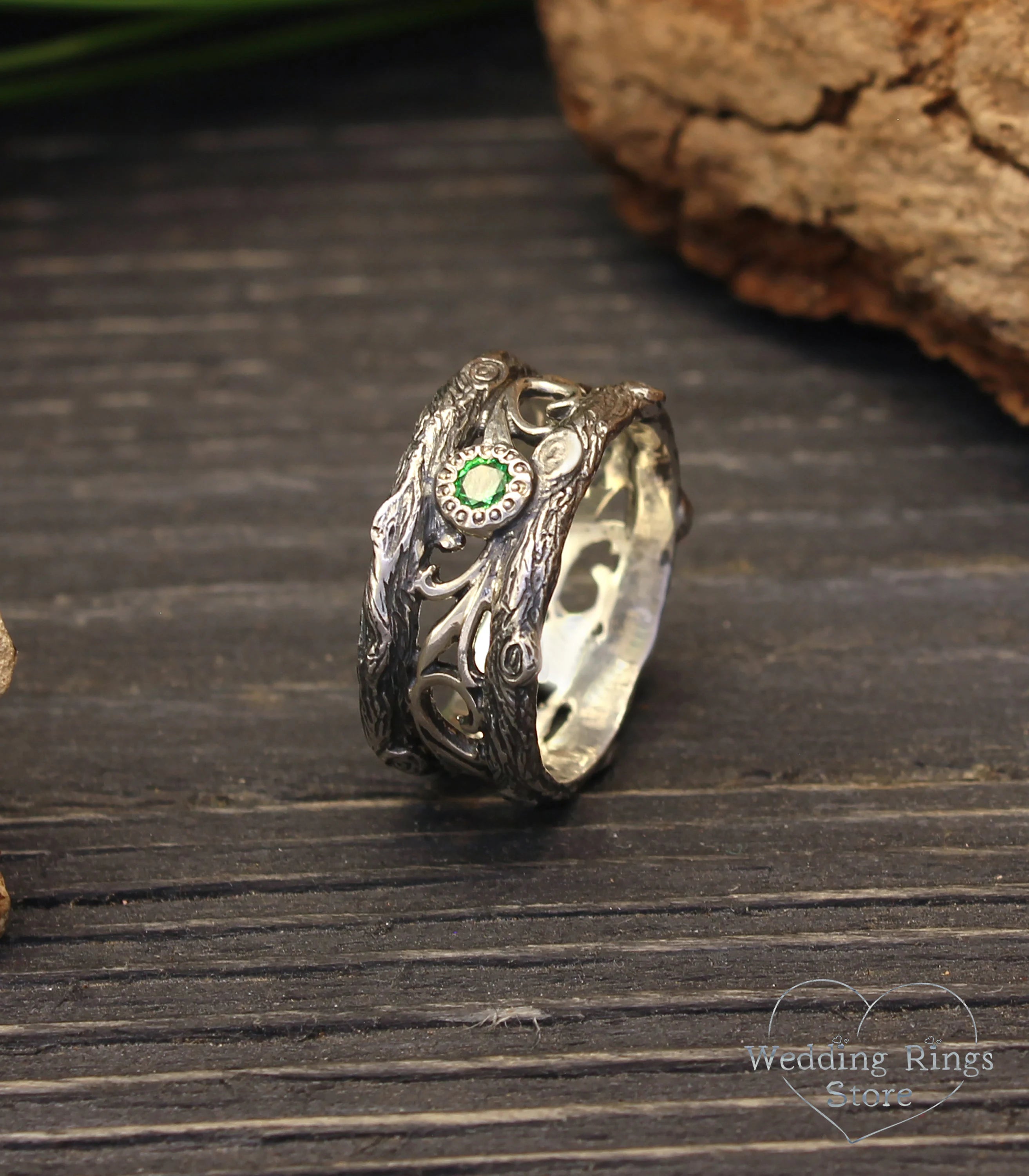 Emerald Wedding Ring in rustic manner and Vintage style Scrollwork