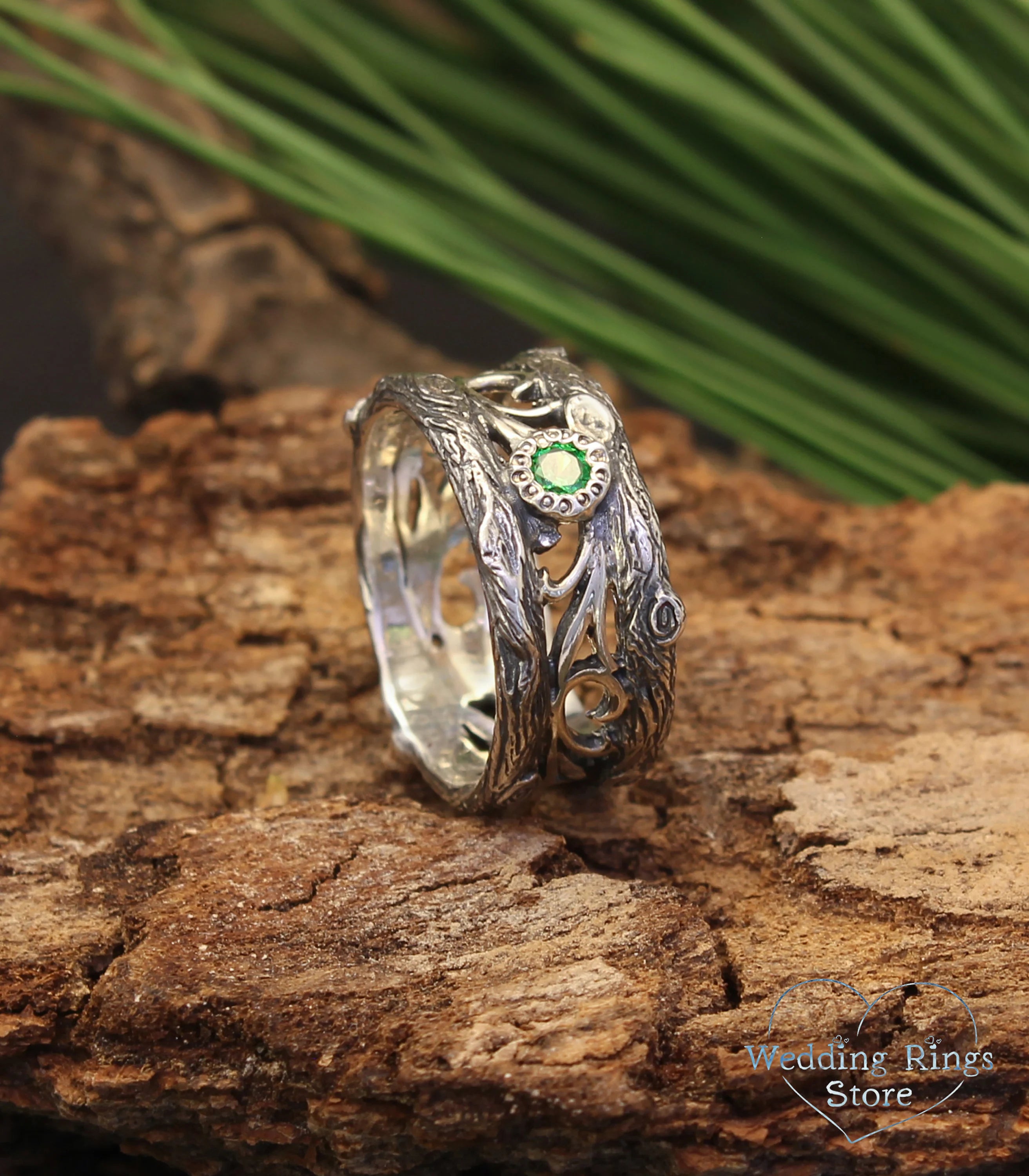 Emerald Wedding Ring in rustic manner and Vintage style Scrollwork