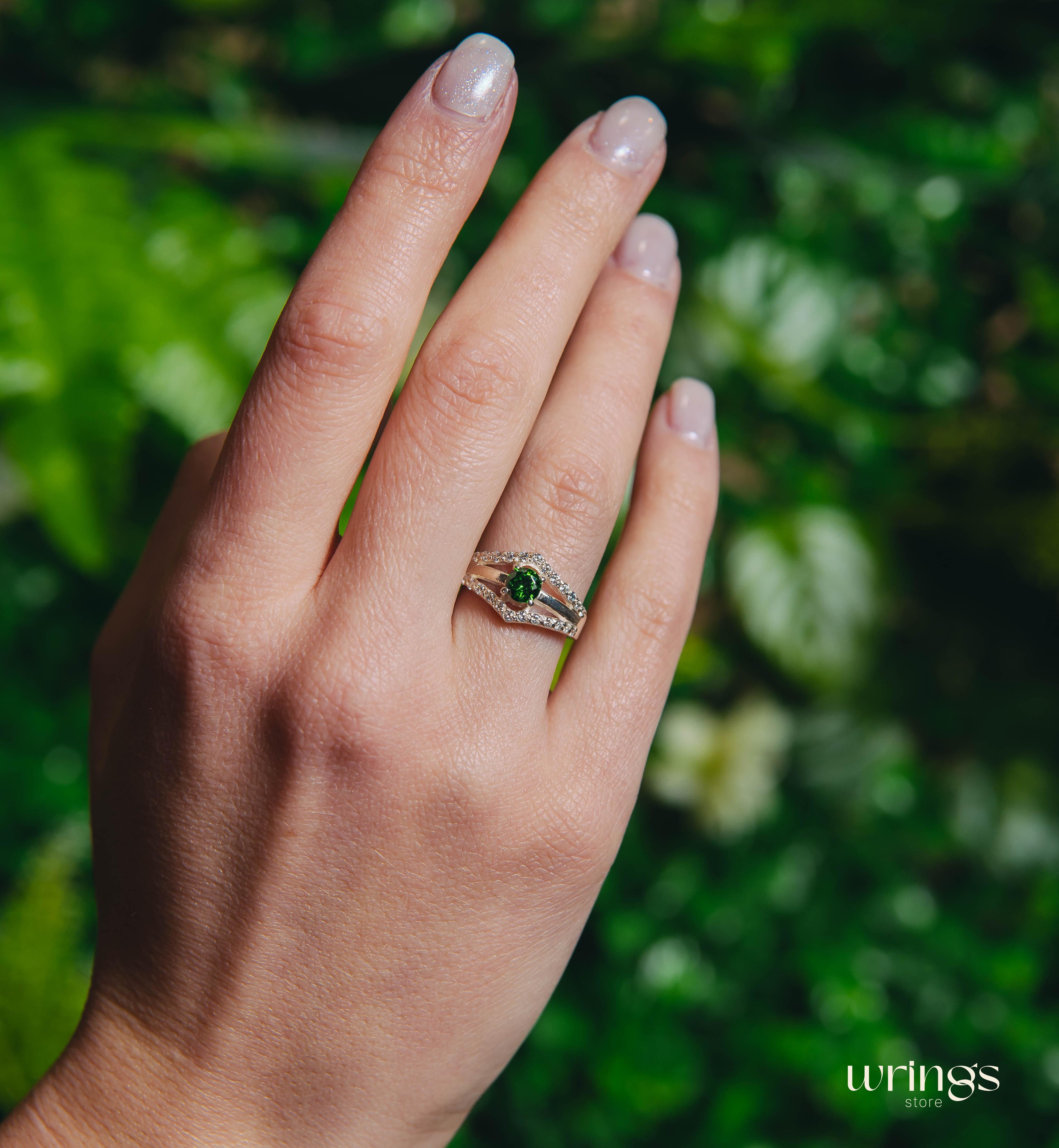 Oval Lab Grown Emerald Engagement Ring Double V-shaped