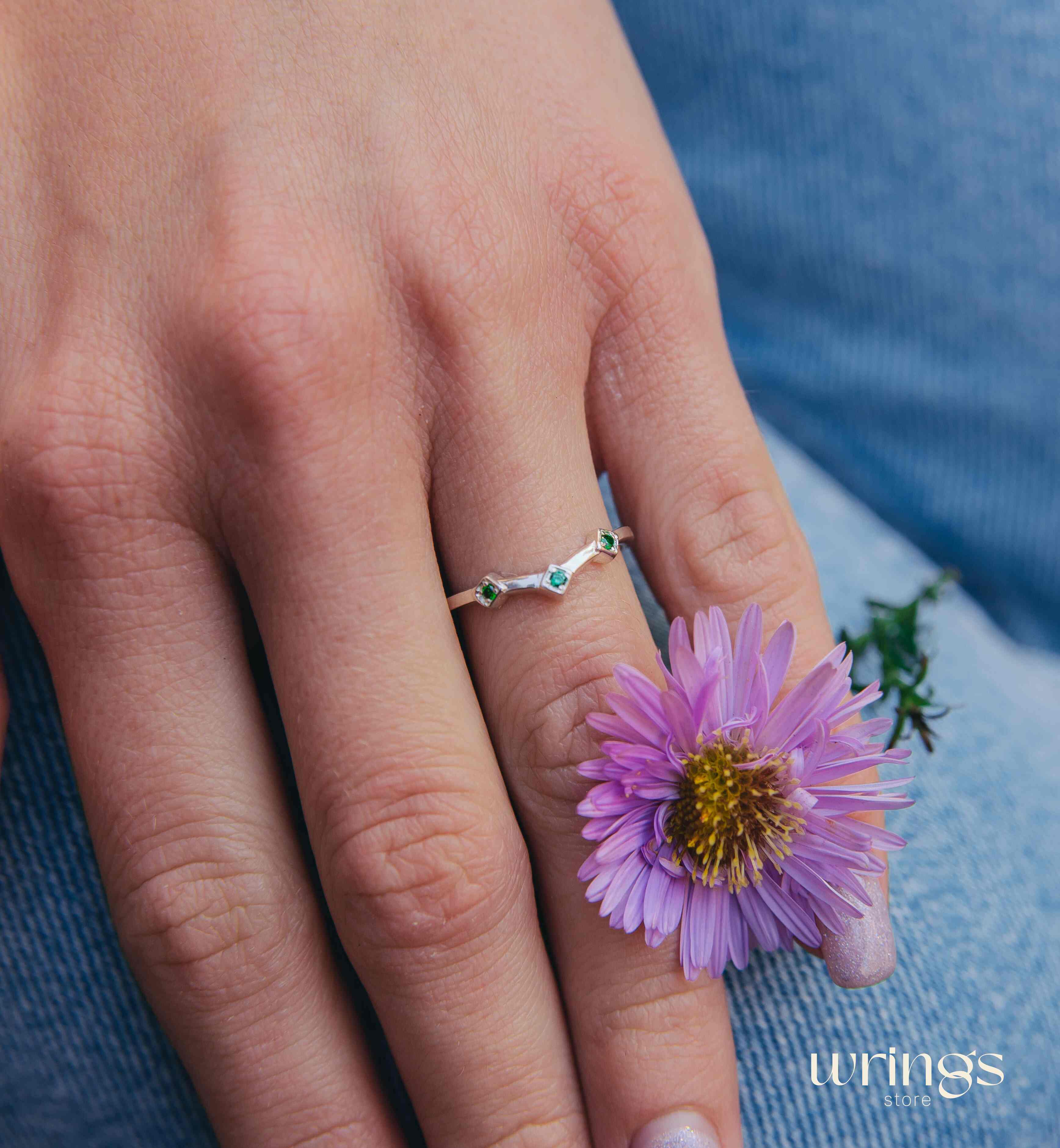 Cute Emeralds in 3 Small Rhombuses Curved Silver Ring