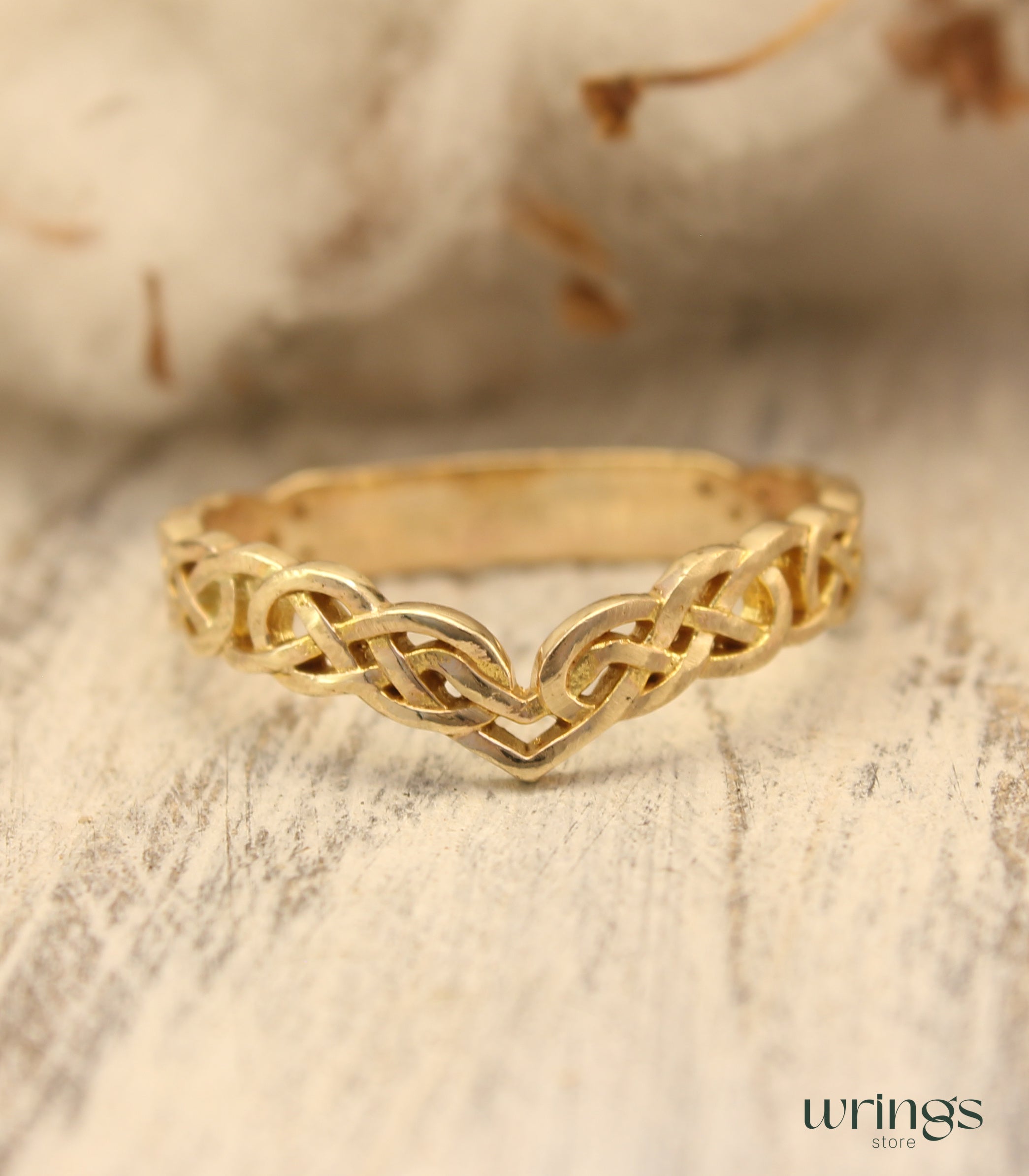 Elegant Gold Celtic Wedding Ring for Women Wicker Style