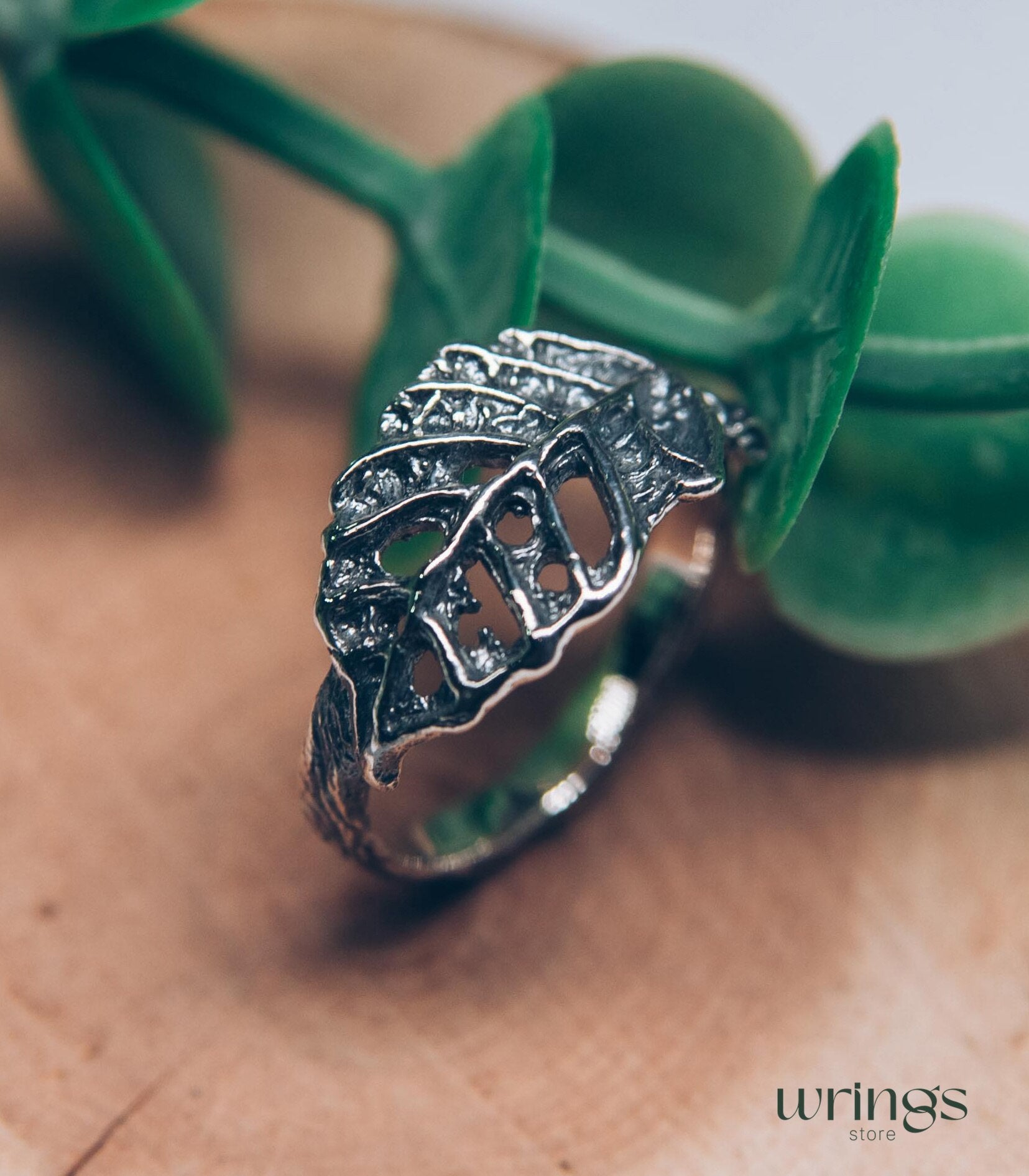 Water in a Wild Leaf Ring in Solid Silver inspired by Nature