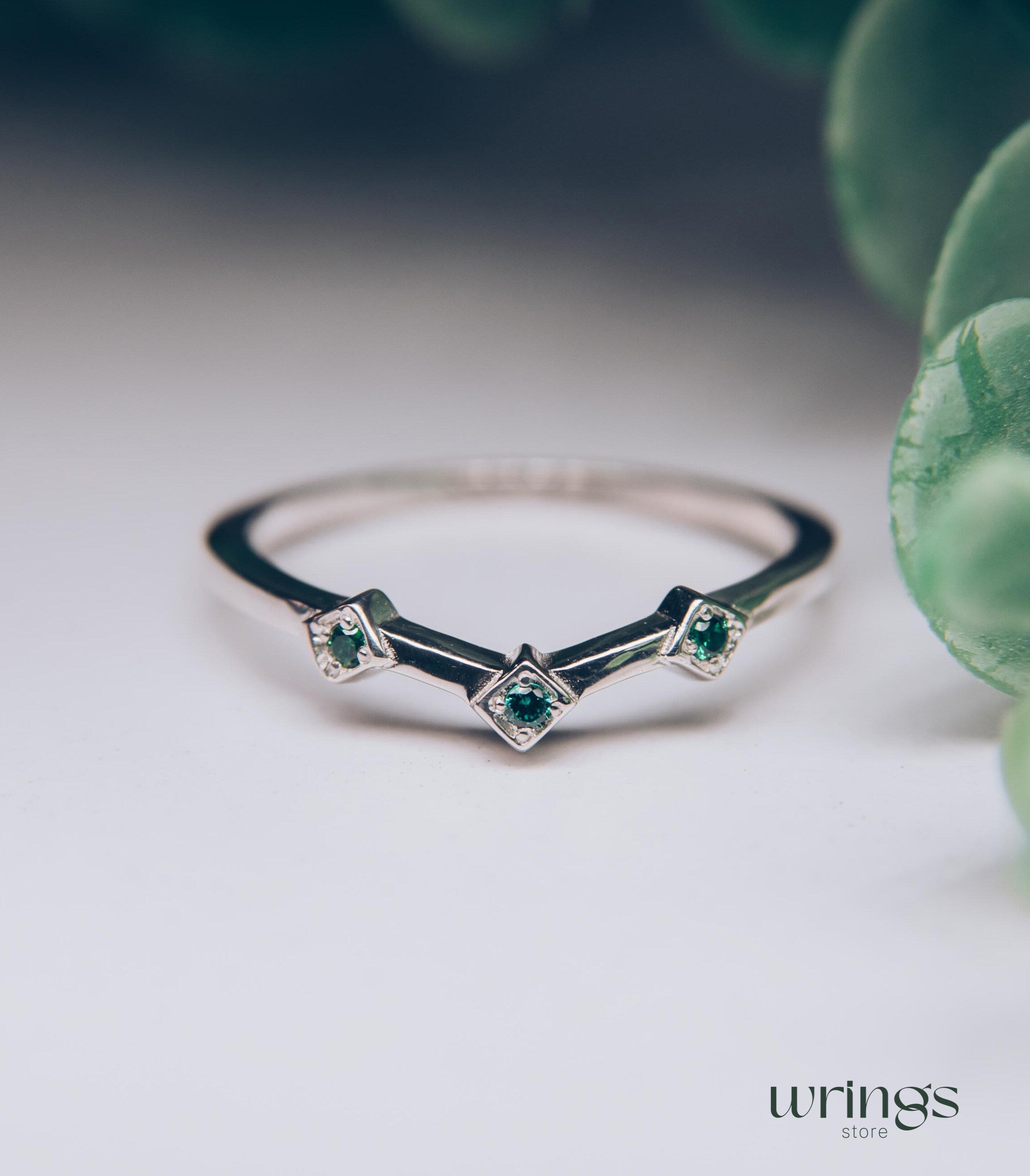 Cute Emeralds in 3 Small Rhombuses Curved Silver Ring