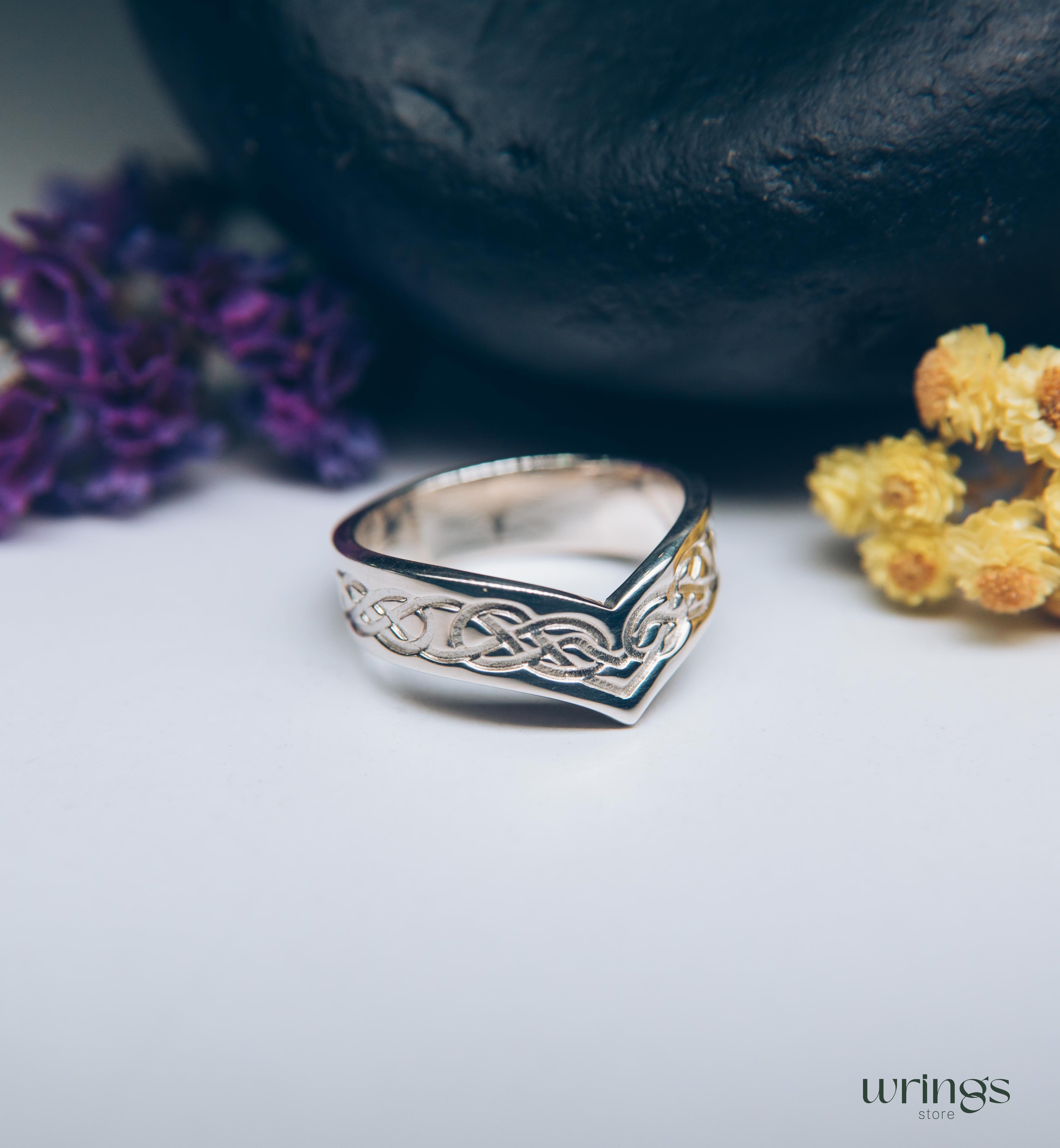 Chevron Irish knot Wedding Ring in durable Sterling Silver