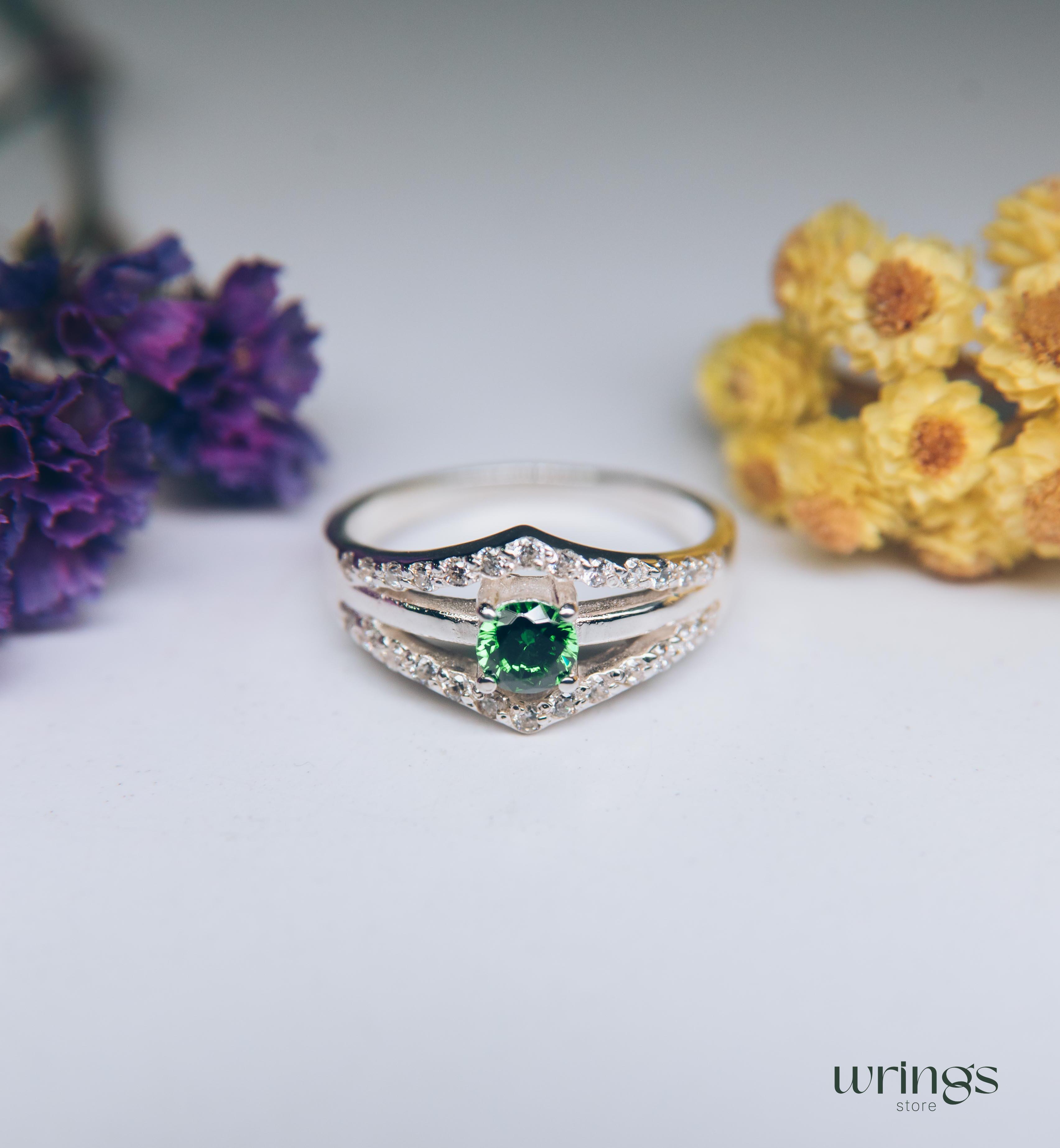 Oval Lab Grown Emerald Engagement Ring Double V-shaped