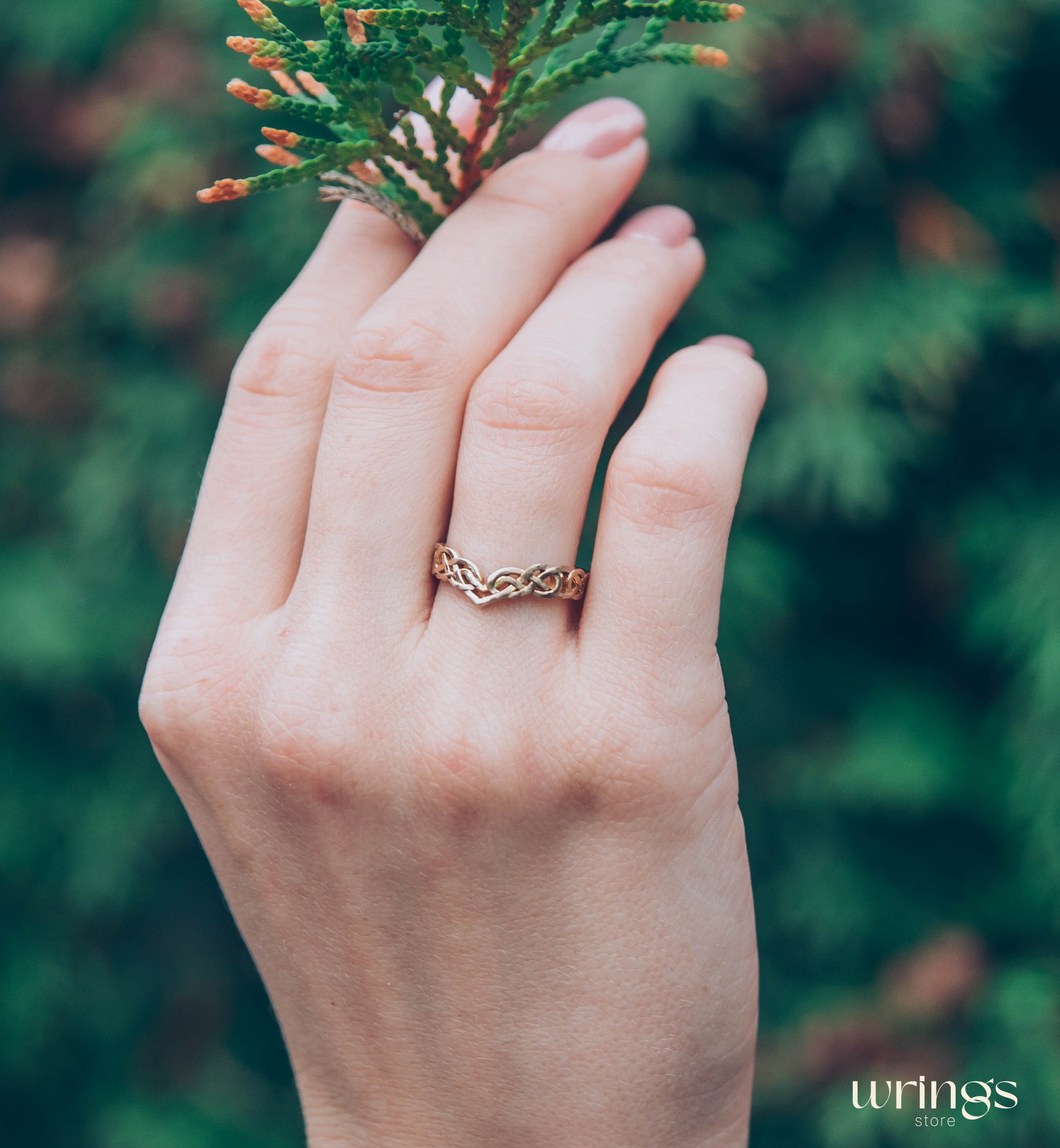 Elegant Gold Celtic Wedding Ring for Women Wicker Style