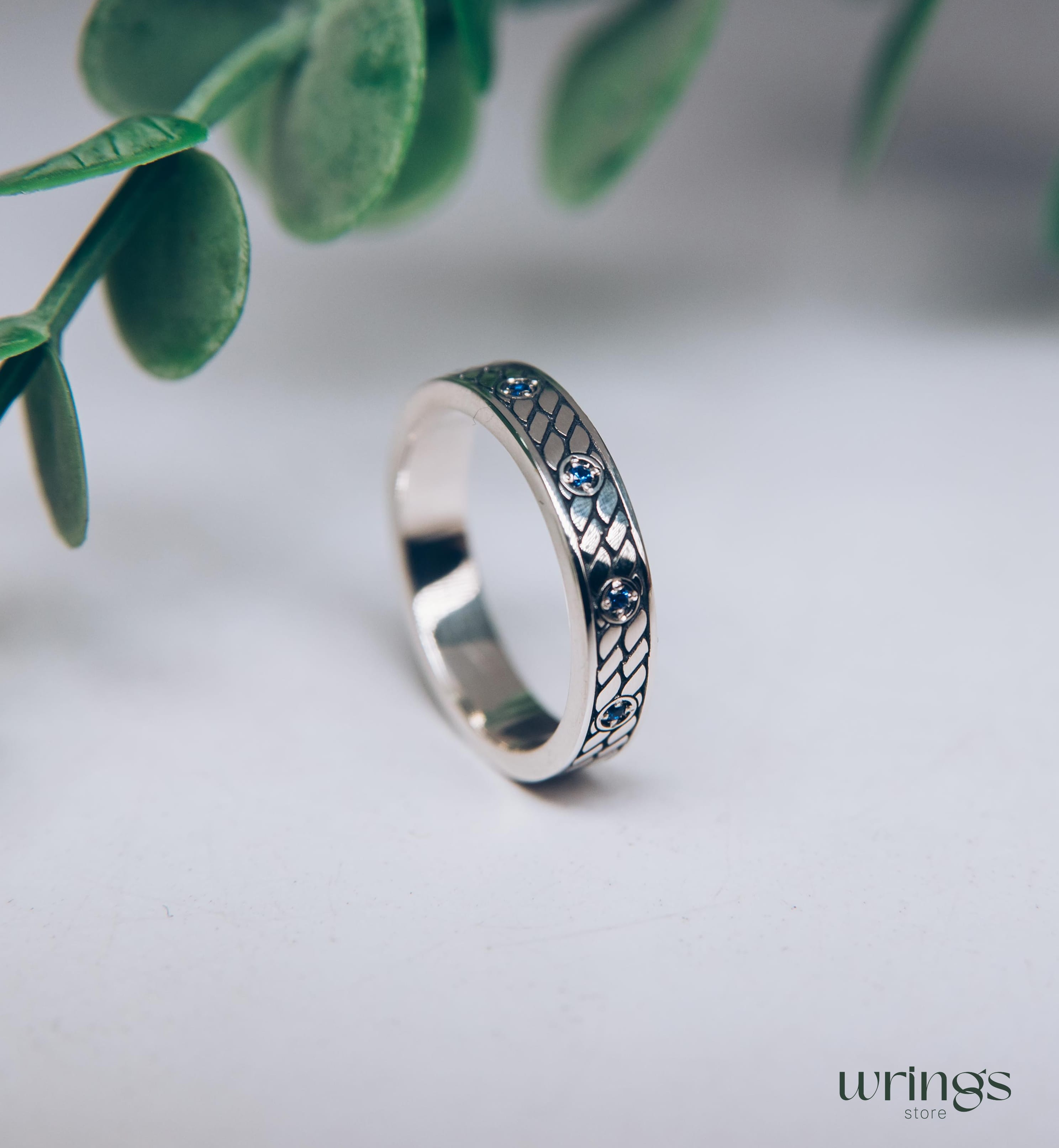 Cobblestone Design Womens Silver Ring with Sapphires