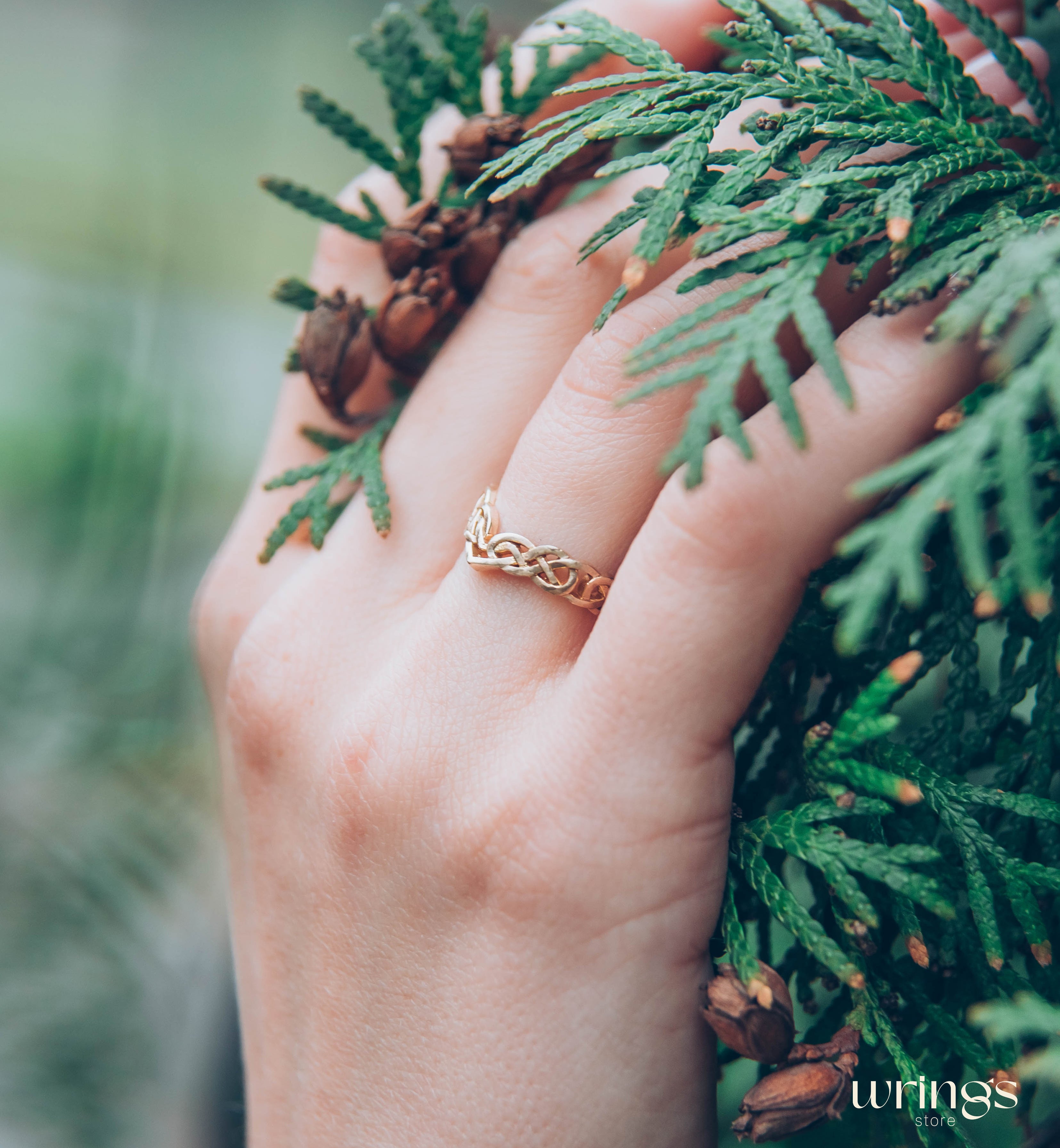 Elegant Gold Celtic Wedding Ring for Women Wicker Style