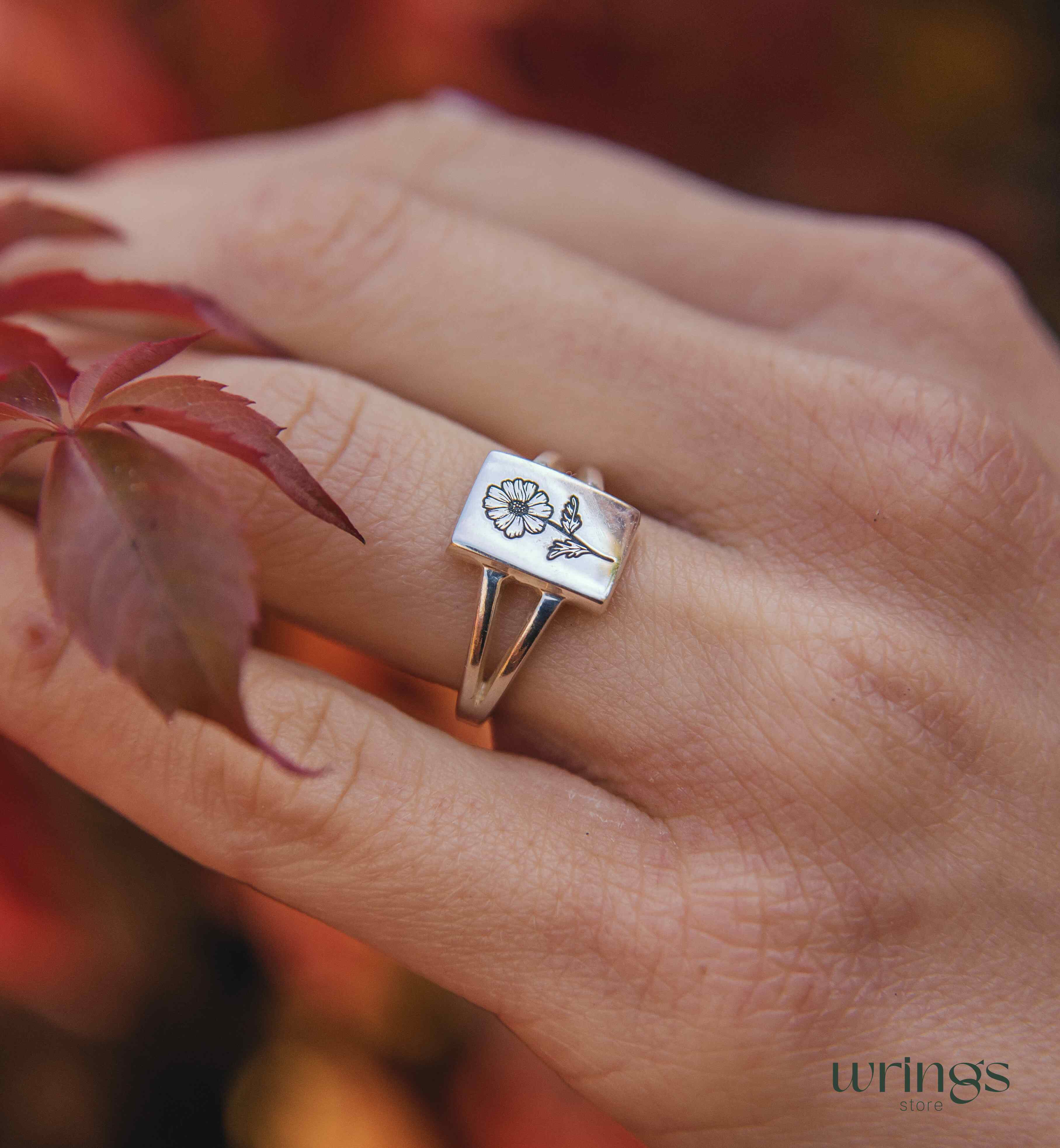 Engraved Daisy Flower Silver Signet Ring for Women