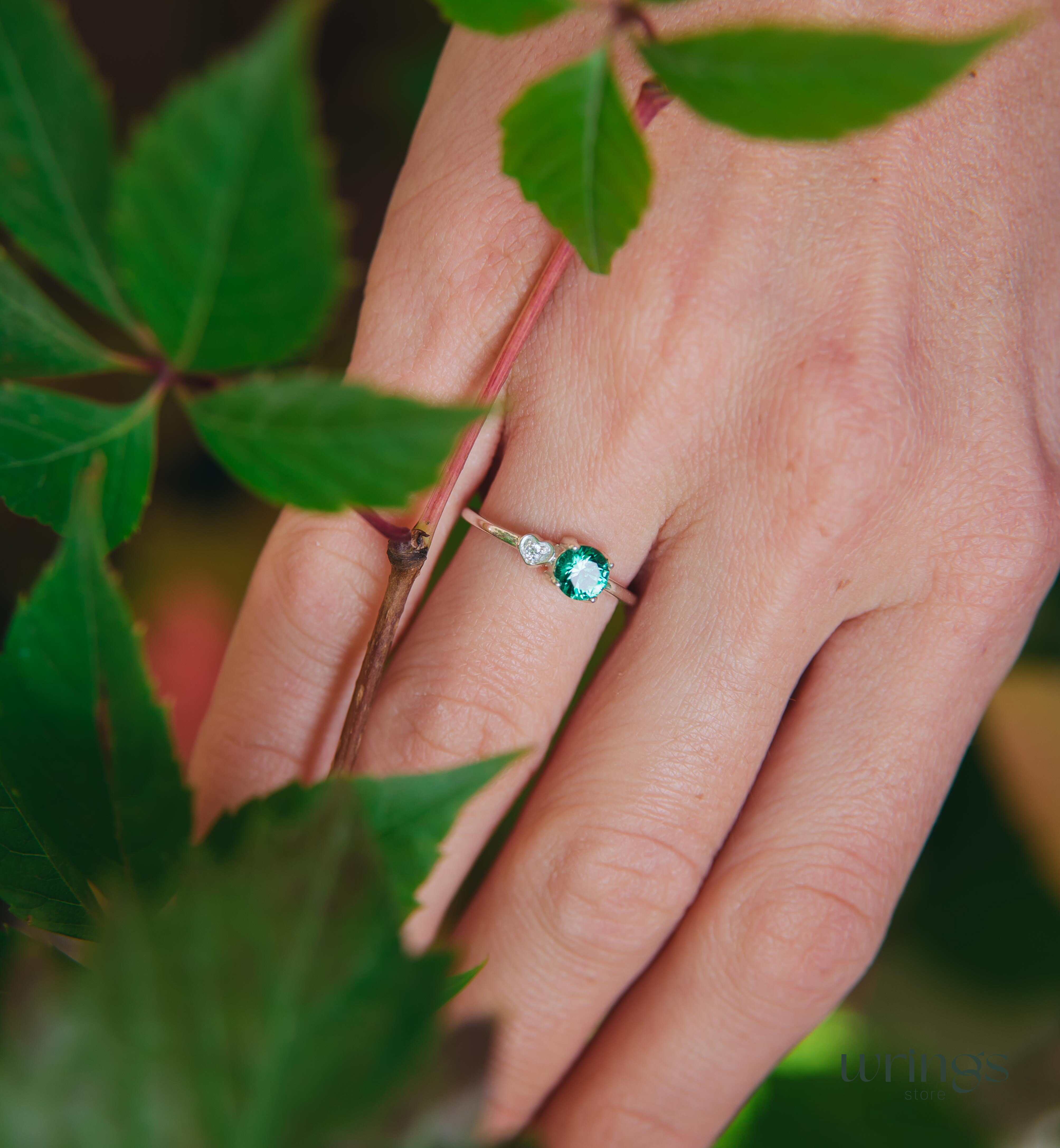 Round Green Quartz Ring Silver & Side Heart