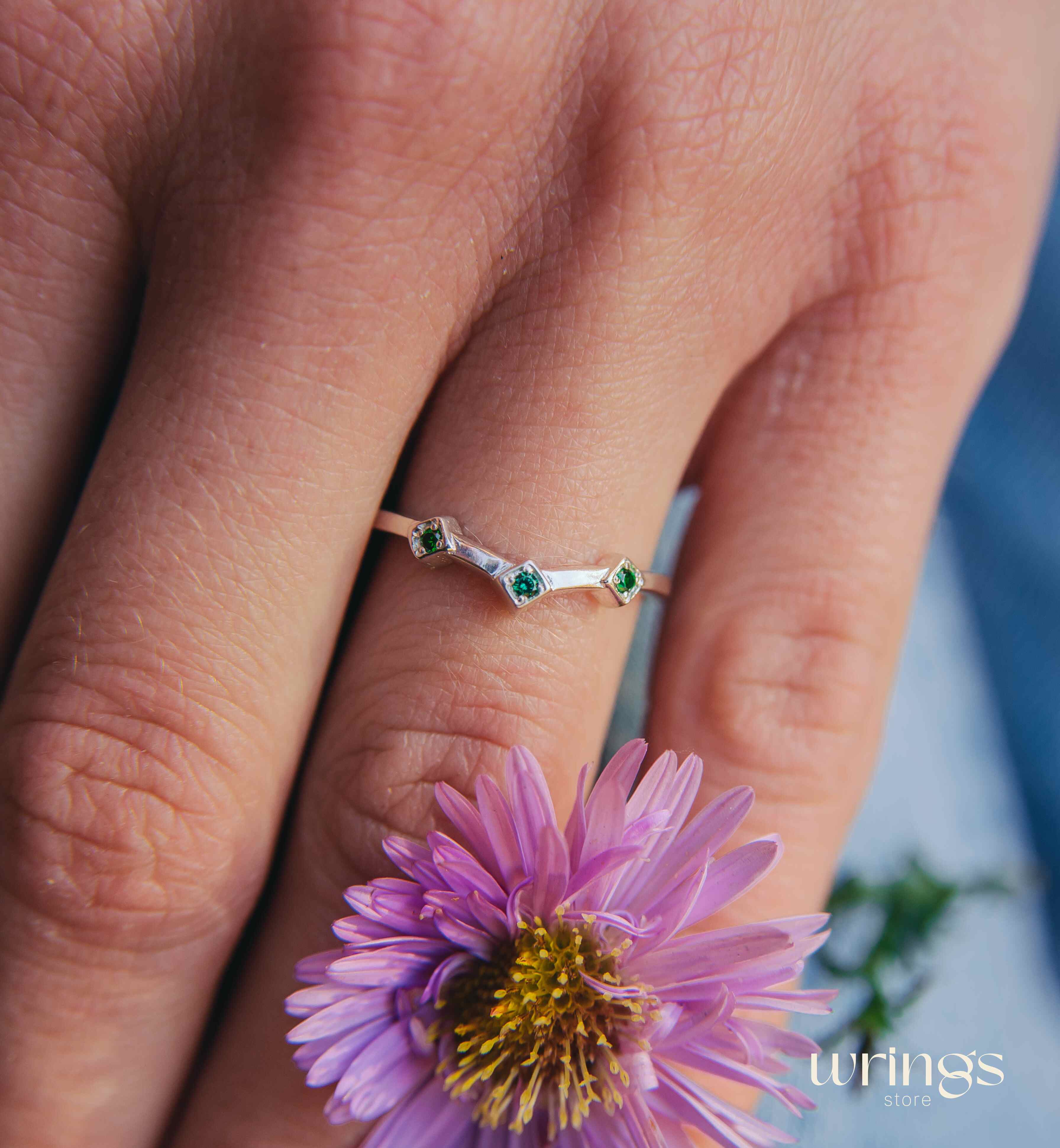 Cute Emeralds in 3 Small Rhombuses Curved Silver Ring