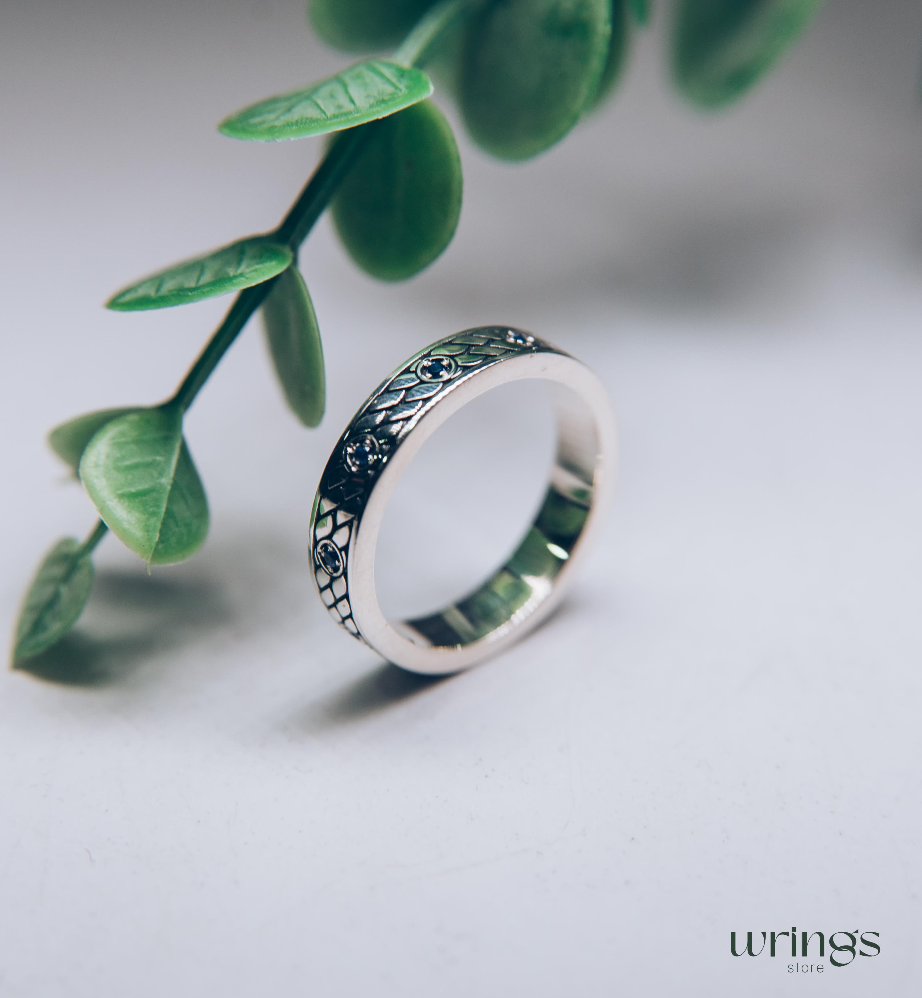 Cobblestone Design Womens Silver Ring with Sapphires
