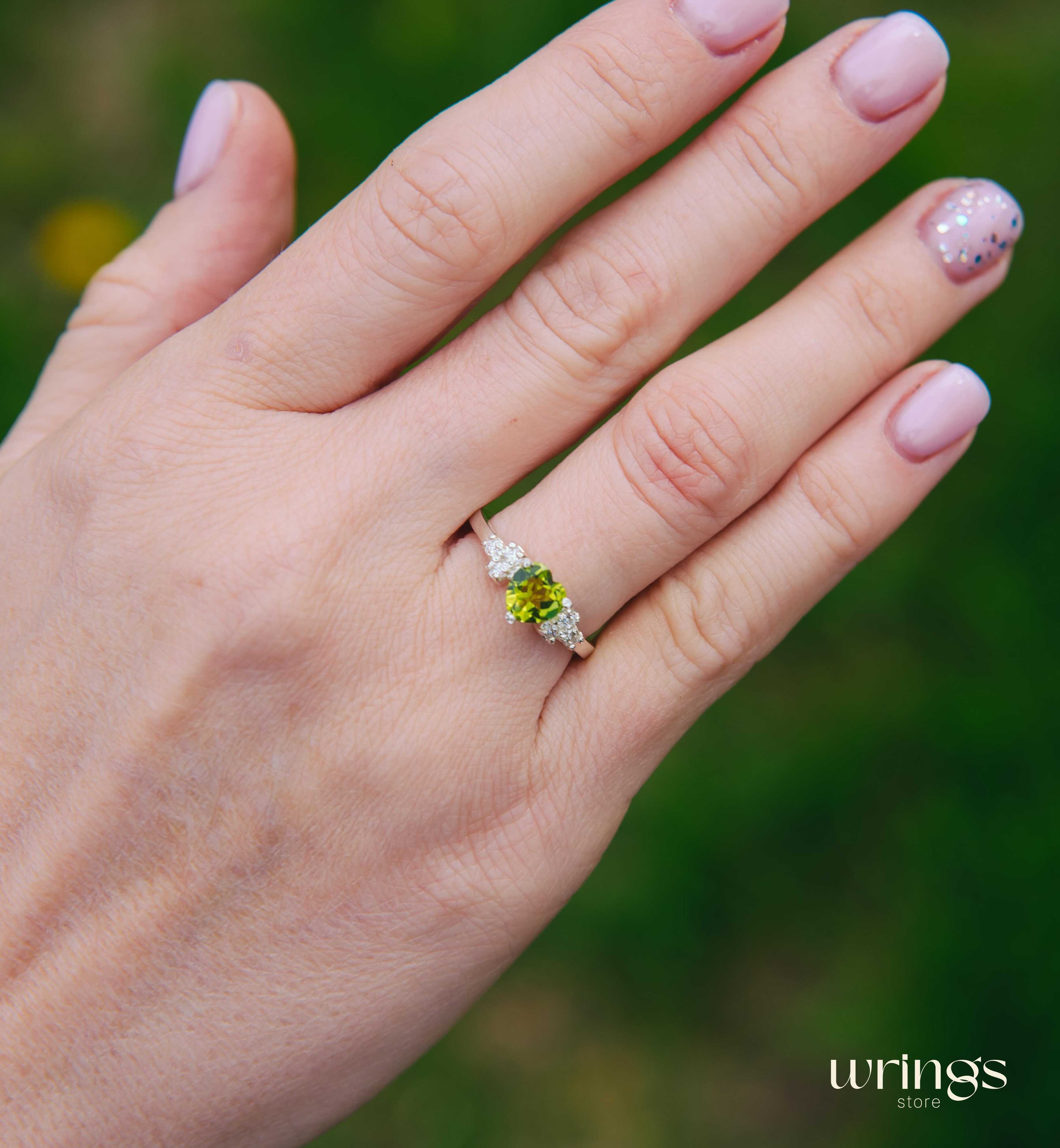 Central Heart cut Peridot Cluster Engagement Ring Silver