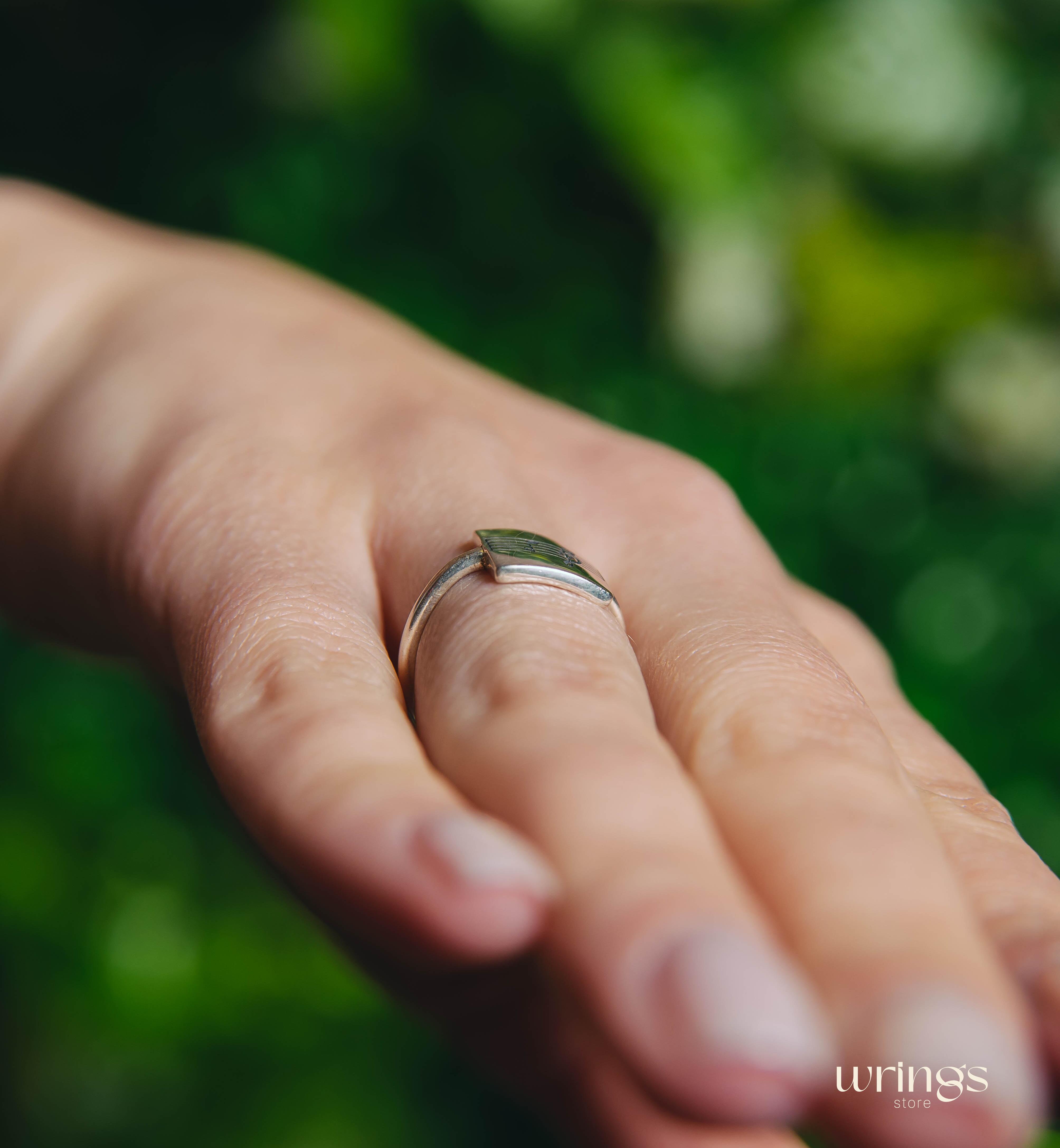 Modern Ladies Signet Ring for Everyday Engraved Notes