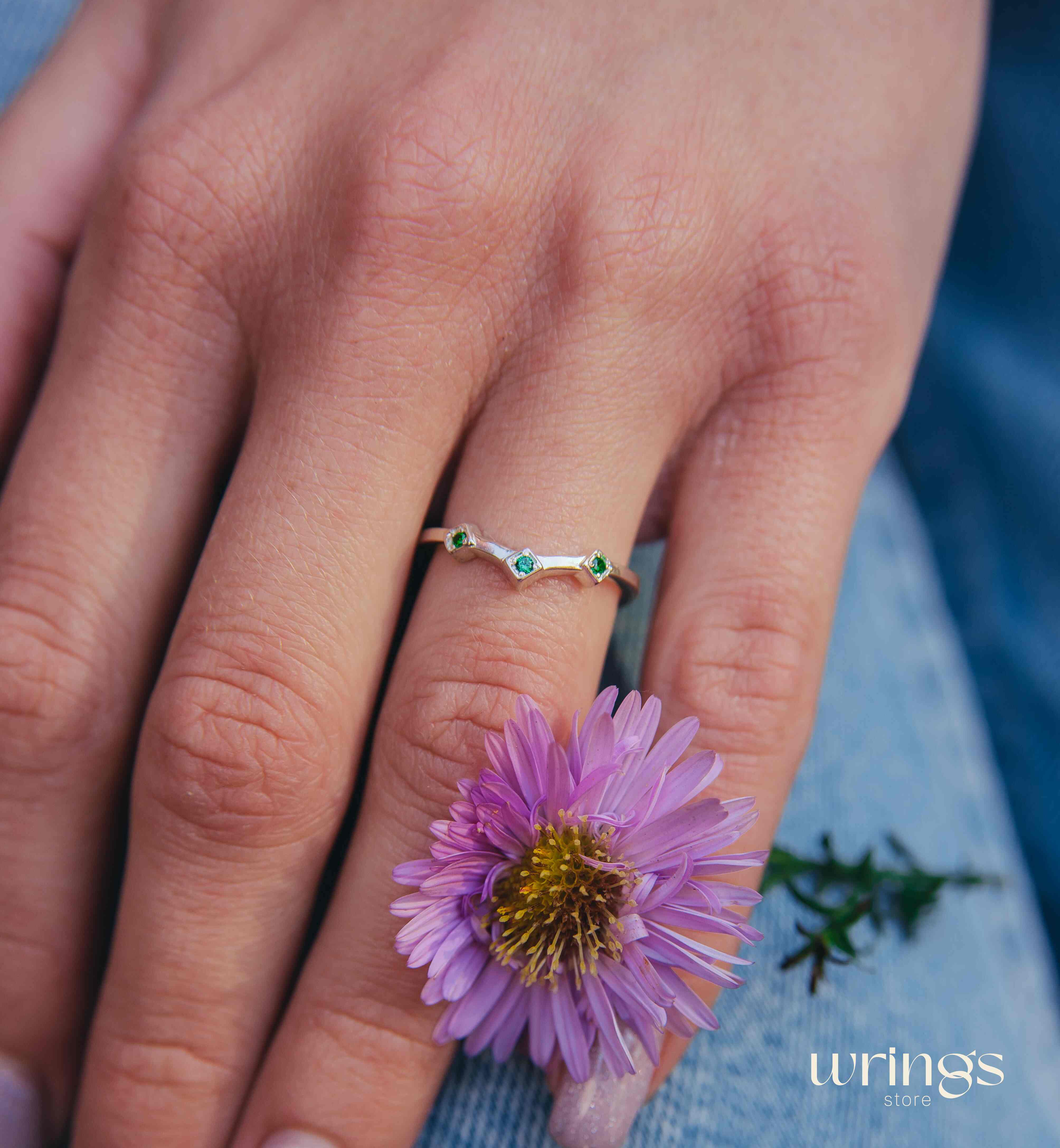 Cute Emeralds in 3 Small Rhombuses Curved Silver Ring