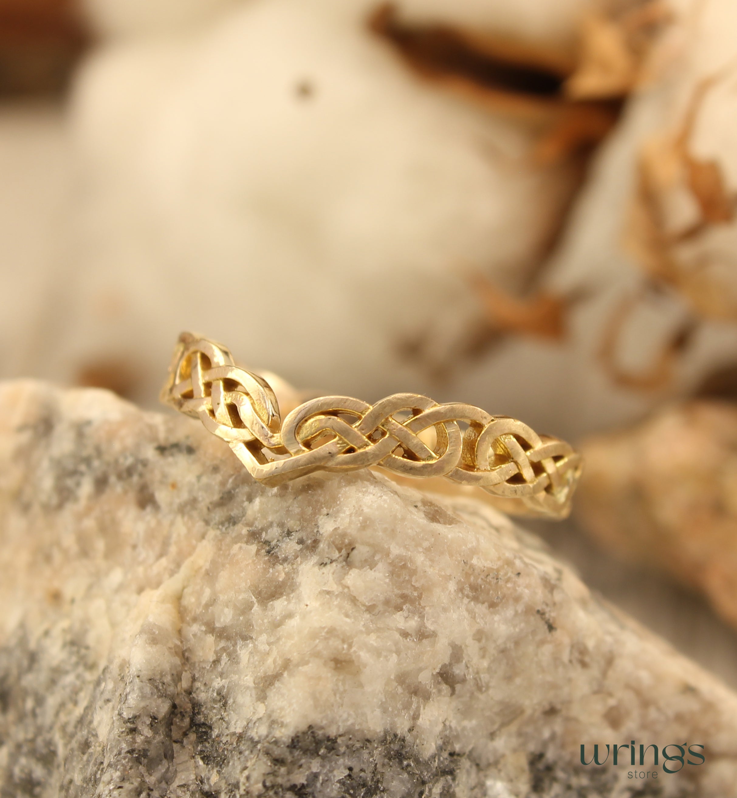 Elegant Gold Celtic Wedding Ring for Women Wicker Style