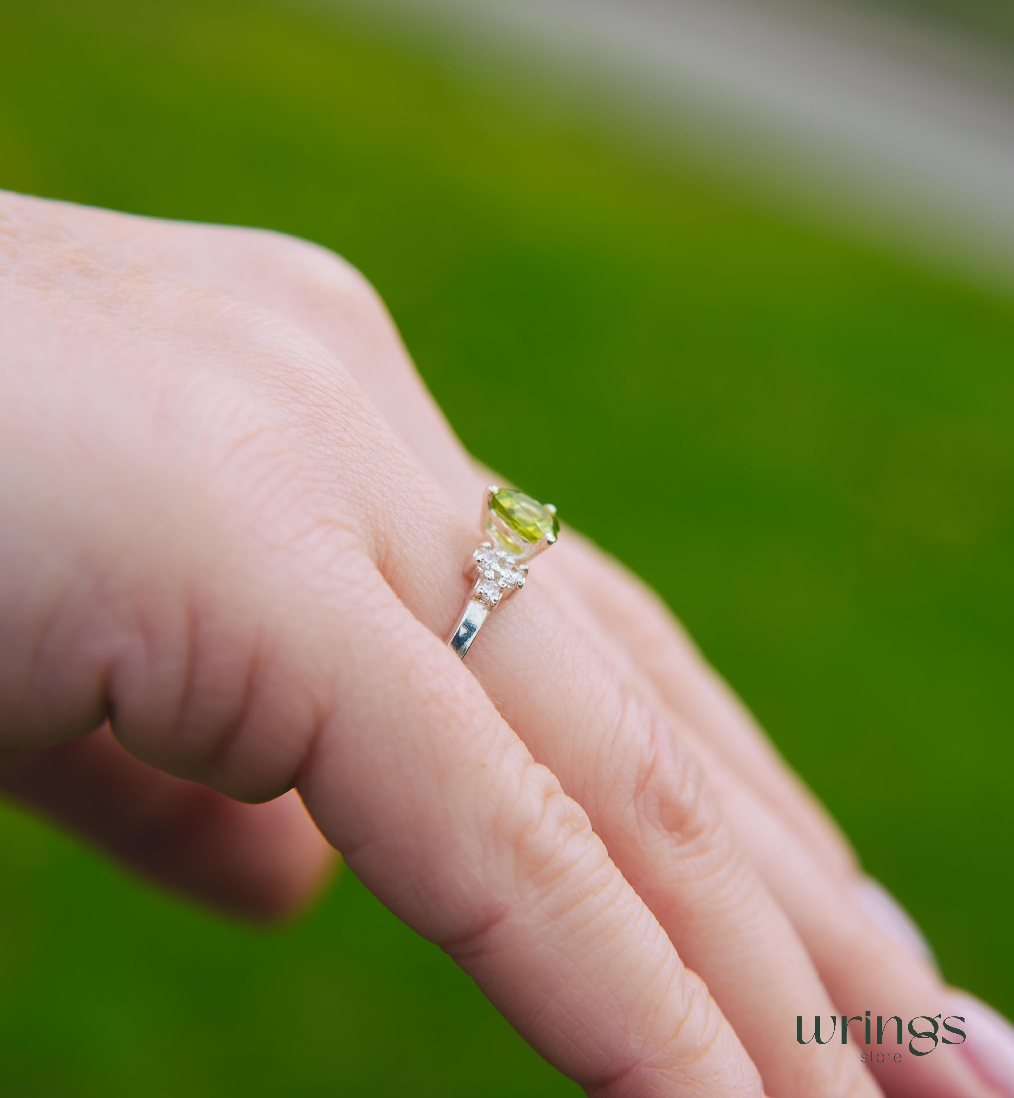 Central Heart cut Peridot Cluster Engagement Ring Silver