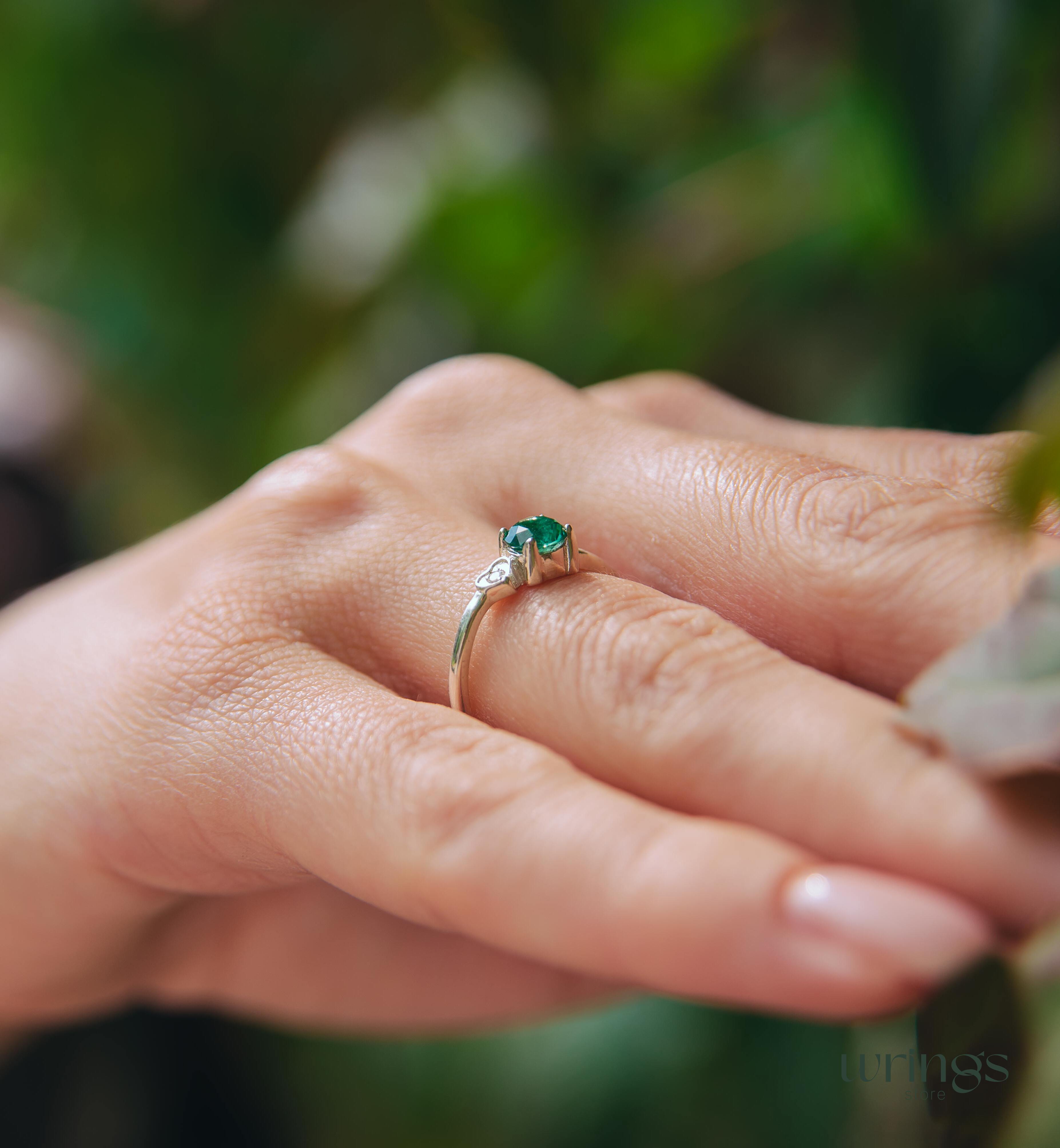 Round Green Quartz Ring Silver & Side Heart