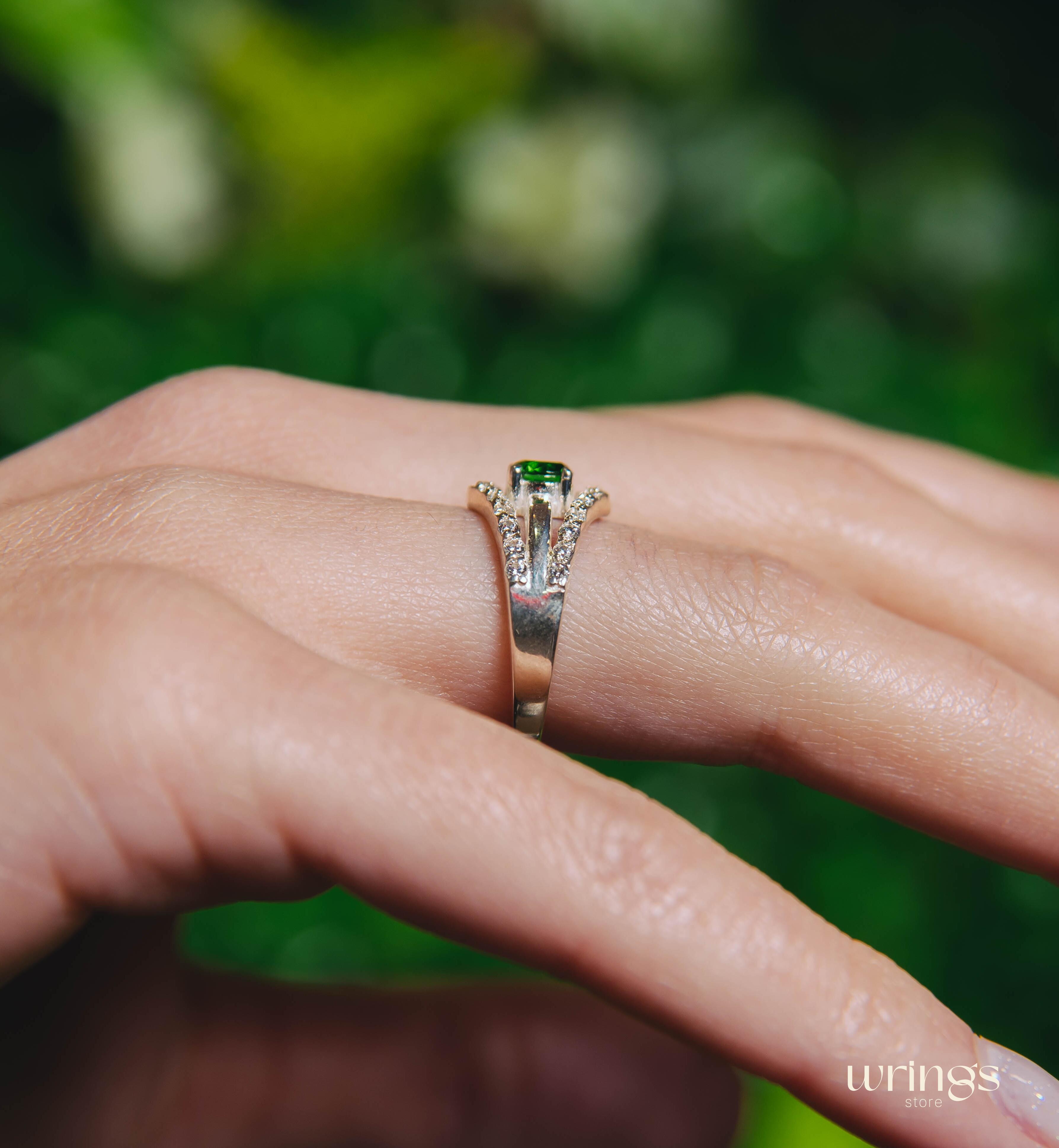 Oval Lab Grown Emerald Engagement Ring Double V-shaped