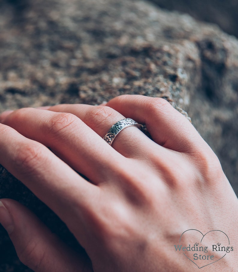 Floral Silver Ring with engraved Flowers and Leaves