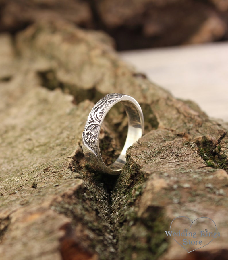 Floral Silver Ring with engraved Flowers and Leaves