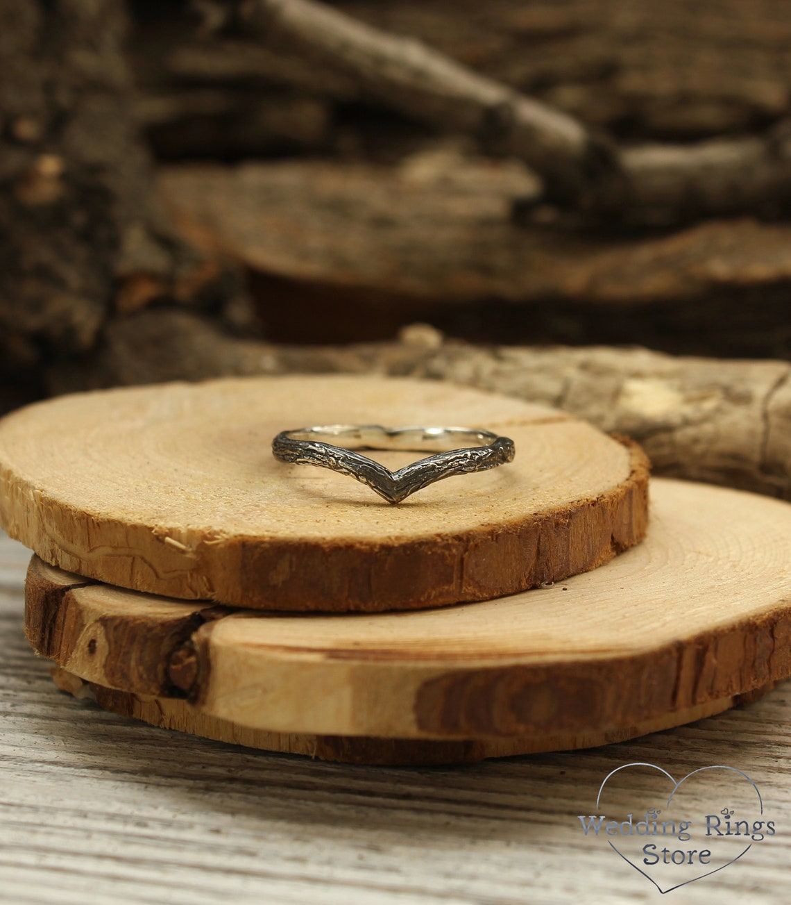 Minimalist Dainty V-Ring with Tree bark Band