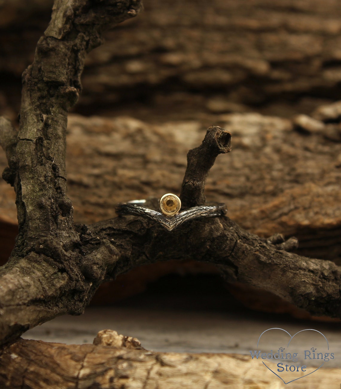 Minimalist V-Ring with Bright Citrine Gem in Sterling Silver