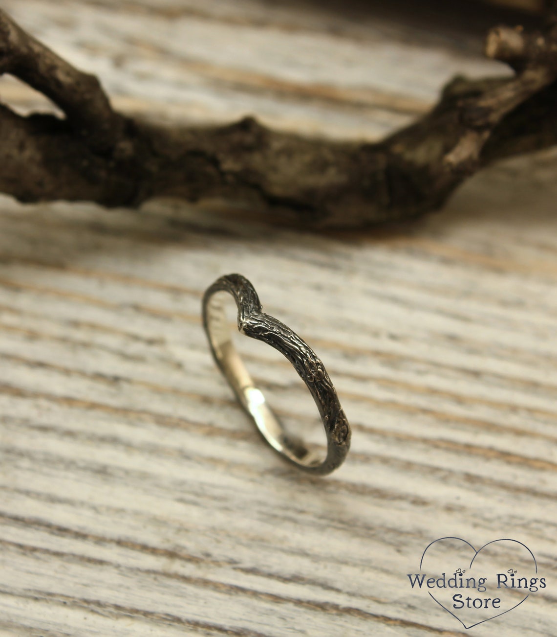 Minimalist Dainty V-Ring with Tree bark Band