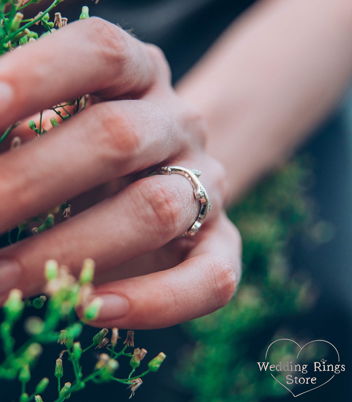 Thin Wave Twig Ring with Delicate Leaves of Natural Peridot