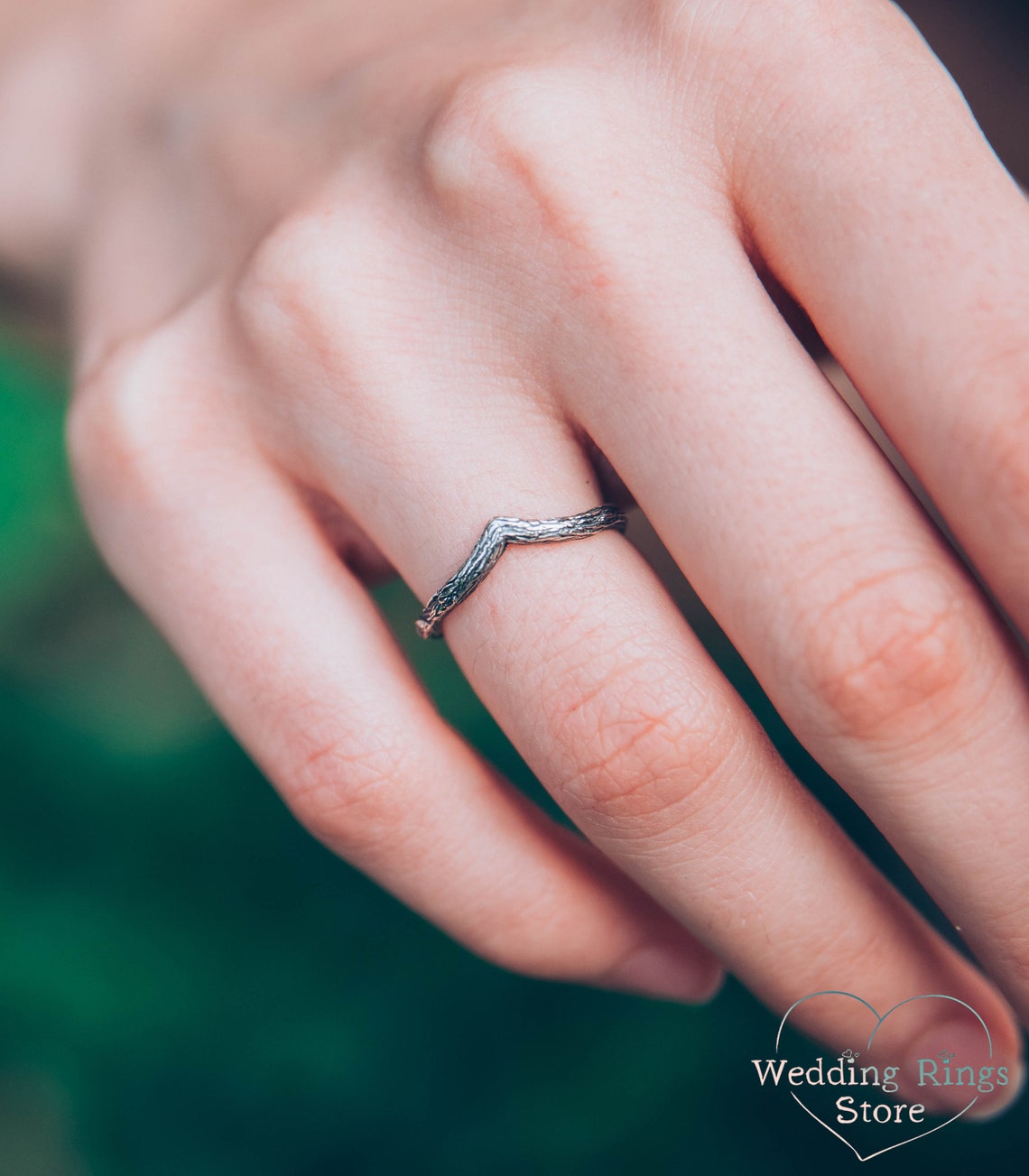 Minimalist Dainty V-Ring with Tree bark Band