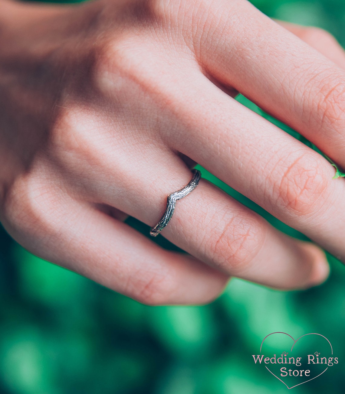 Minimalist Dainty V-Ring with Tree bark Band