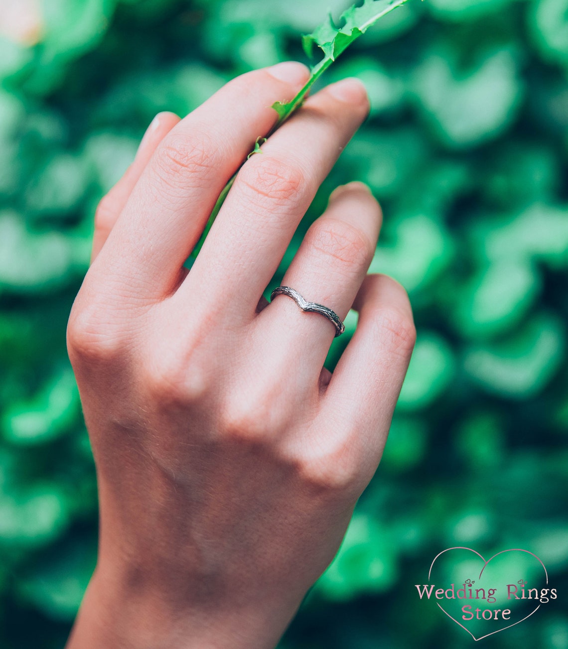 Minimalist Dainty V-Ring with Tree bark Band