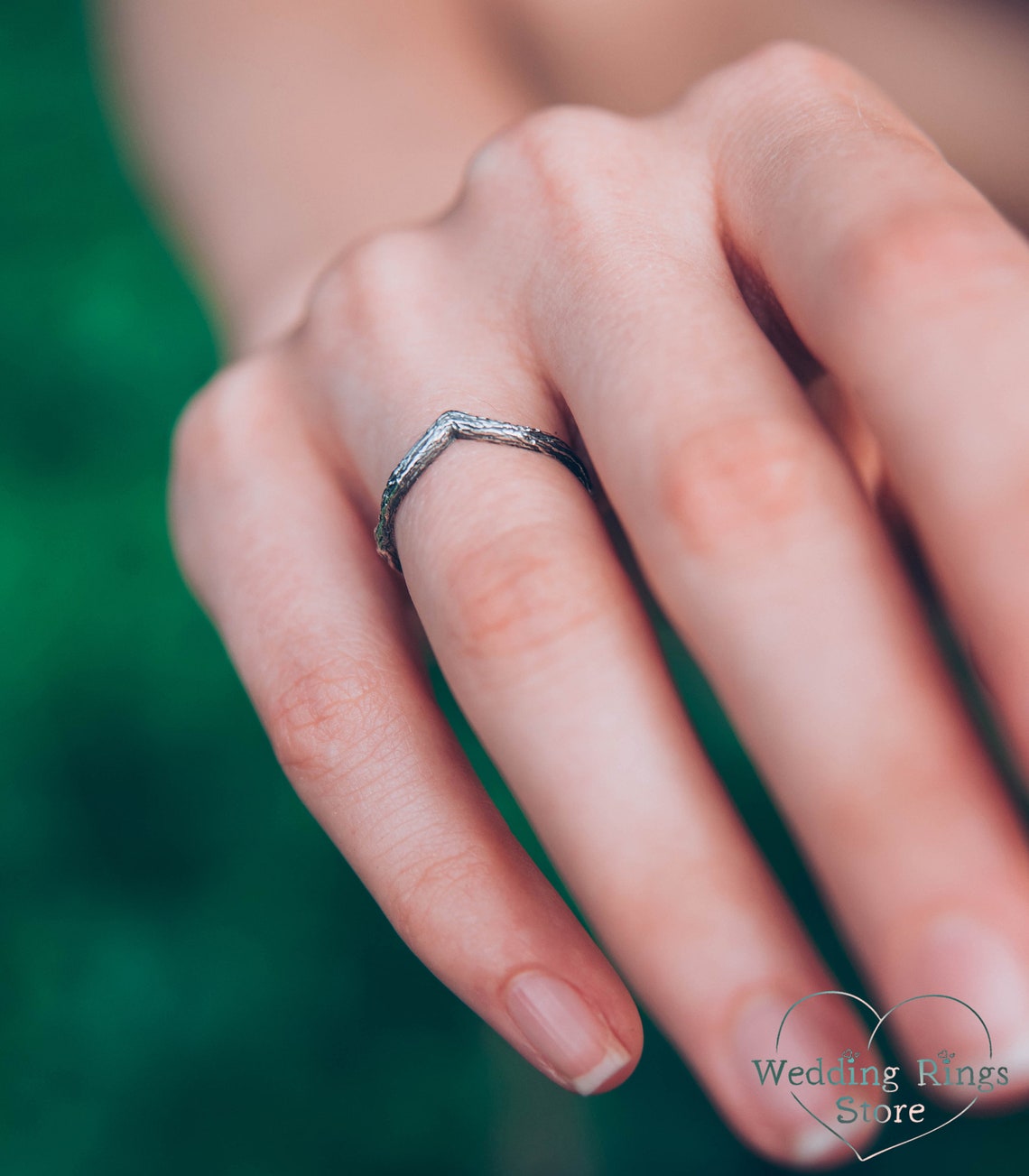 Minimalist Dainty V-Ring with Tree bark Band