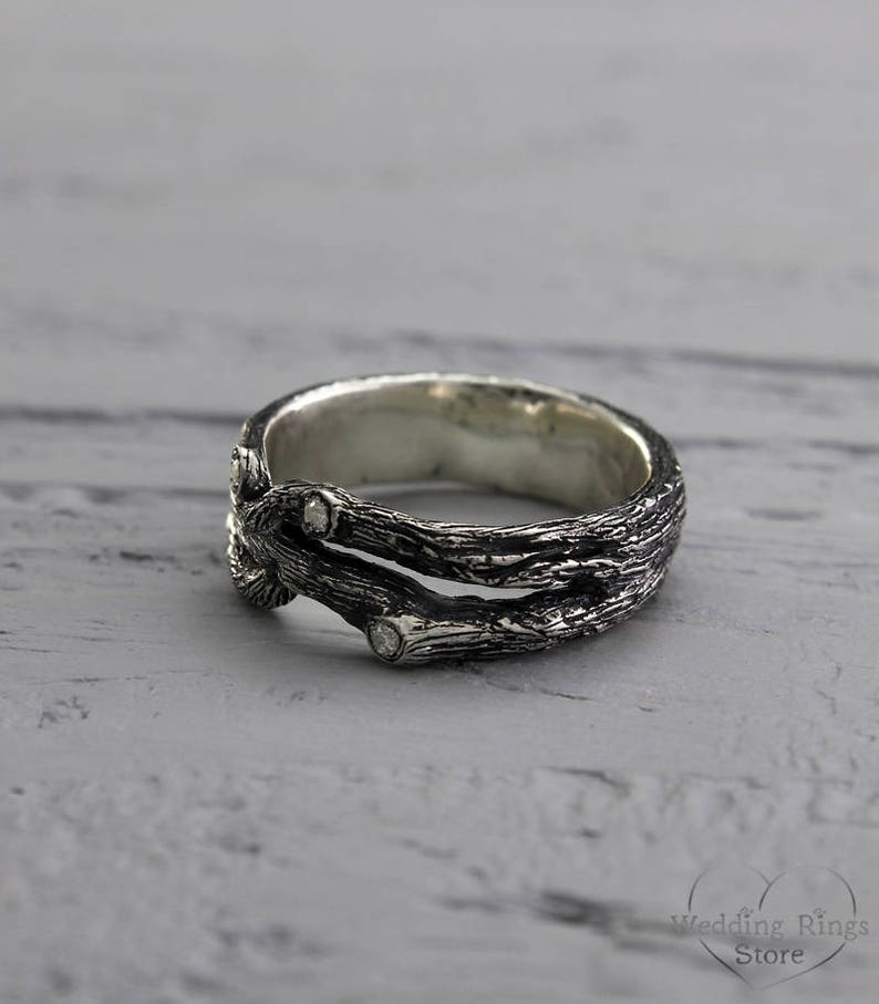 Three Diamonds in Unique Entwined Branches Ring