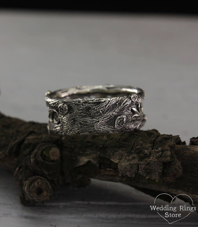 Vintage style Vine and Tree Wide Wedding Band