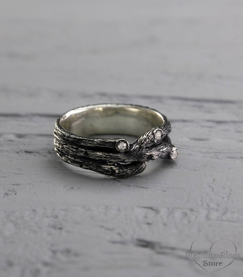 Three Diamonds in Unique Entwined Branches Ring