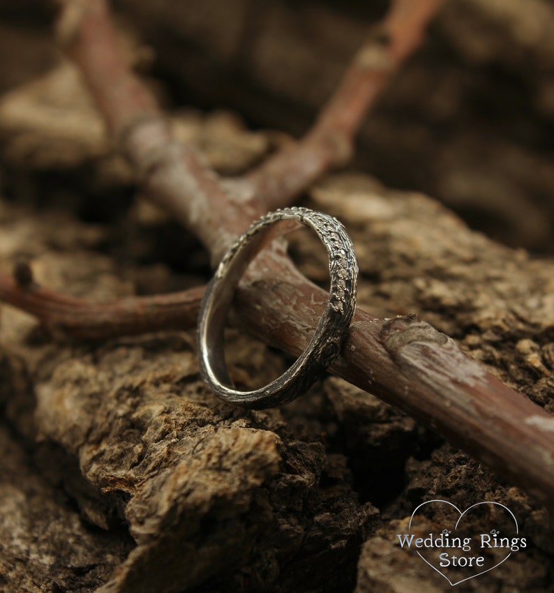 Unique Woodbark texture dainty Nature Wedding Band for Women