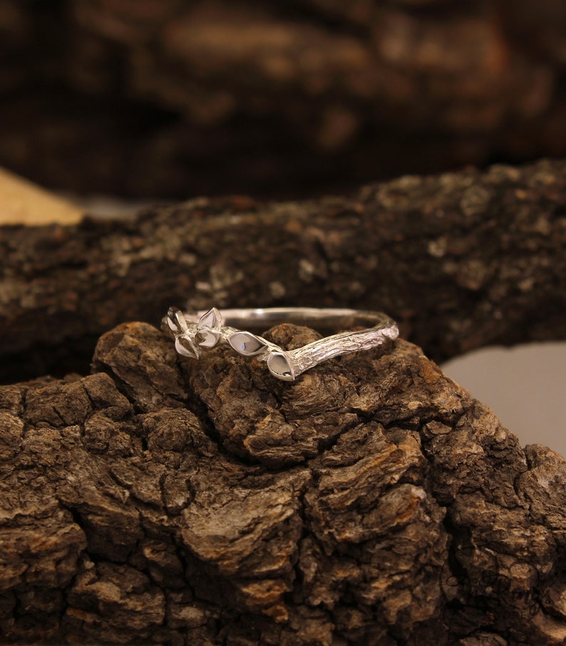 Small Leaves on the Branch - Delicate Silver Chevron Ring