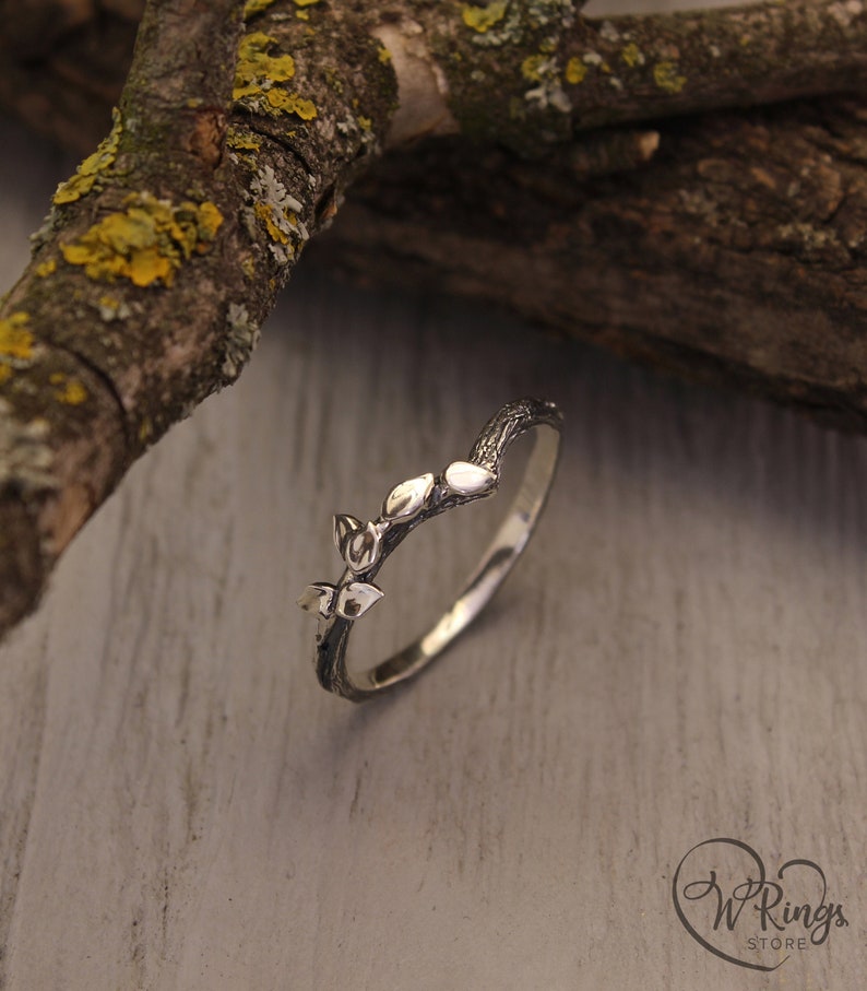 Small Leaves on the Branch - Delicate Silver Chevron Ring