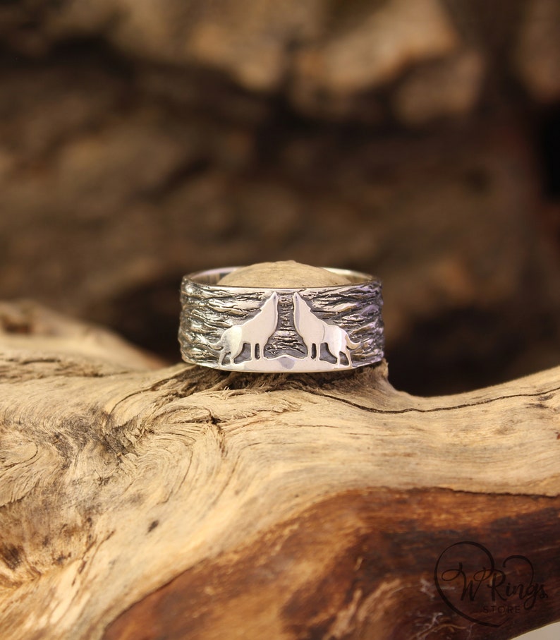 Two Wolves Ring — Silver Wild Nature Animal Wedding Band